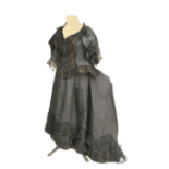 Queen Victoria's Mourning Dressÿ A very good late 19th Century Mourning Dress & Outfit, of black