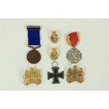 Two BritishÿArmy lion and unicorn Cap Badges, in gilt brass, a World War I German Iron Cross,