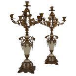 LOTTO DI DUE CANDELABRI E UN OROLOGIO- LOT OF TWO CANDLESTICKS AND A CLOCK