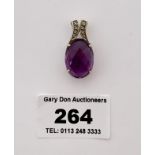 9k gold and purple stone pendant, 1” (2.5cm) length, w: 4 gms.