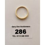 18k gold half eternity ring, w: 4.4 gms, size Q