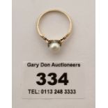 9k gold and pearl ring, w: 2 gms, size Q