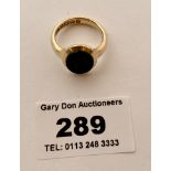 18k gold seal ring, w: 8.4 gms, size M