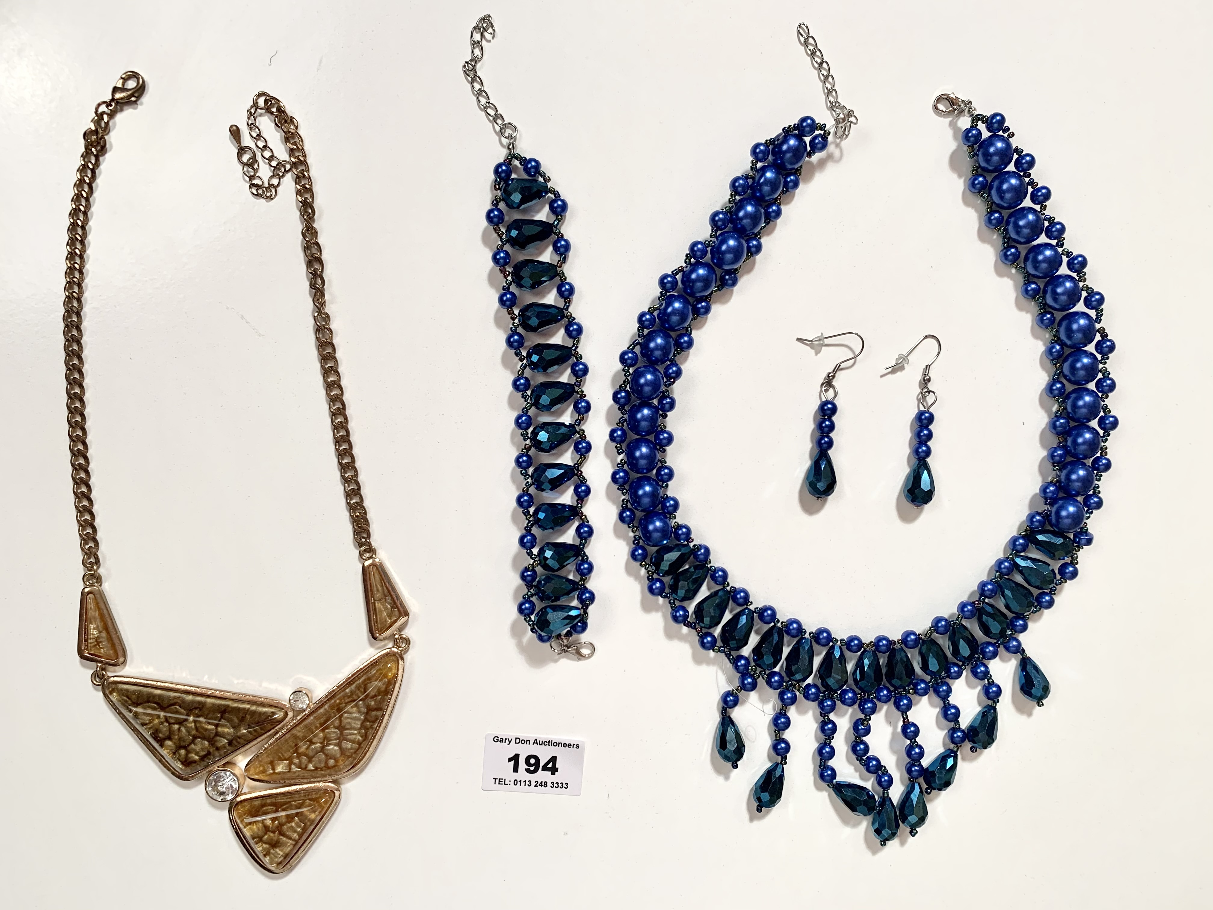 Blue dress necklace, bracelet and earrings and brown dress necklace - Image 2 of 2