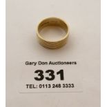 18k gold wedding band, w: 7.2 gms, size P