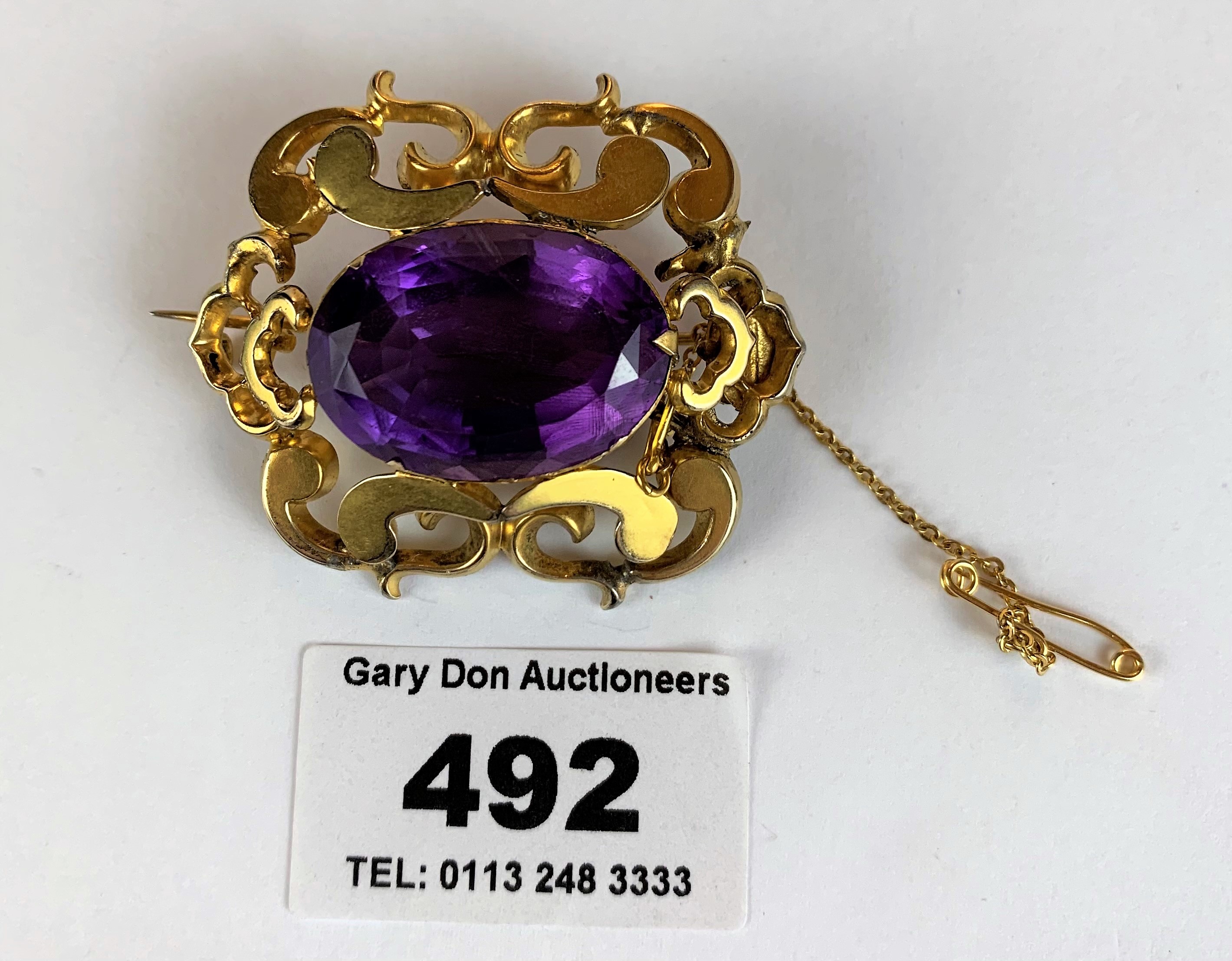 9k gold and purple stone brooch, w: 20gms, length 2”