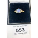 9k gold and opal stone ring, w: 1.7 gms, size S