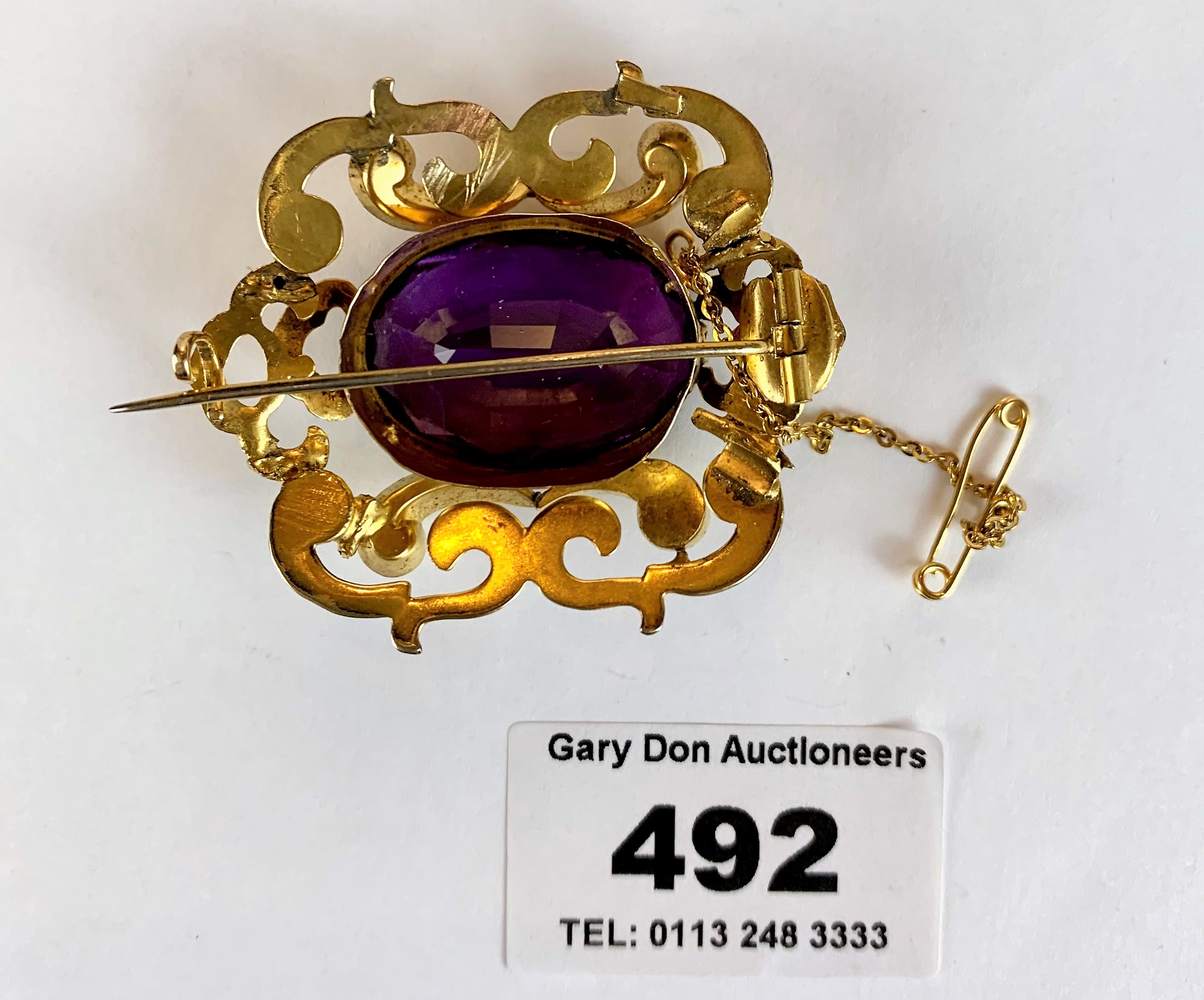 9k gold and purple stone brooch, w: 20gms, length 2” - Image 3 of 4