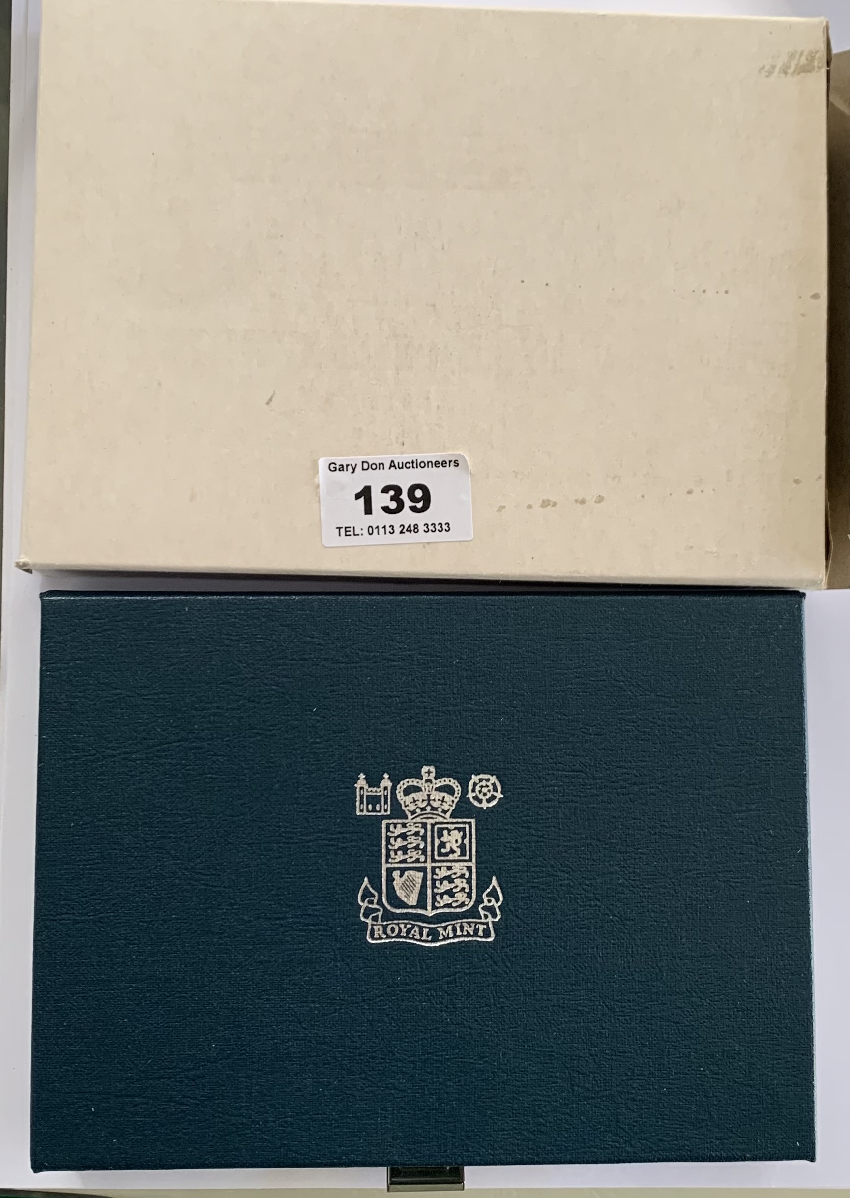 Boxed Royal Mint 1985 UK Coin Proof Set - Image 2 of 2