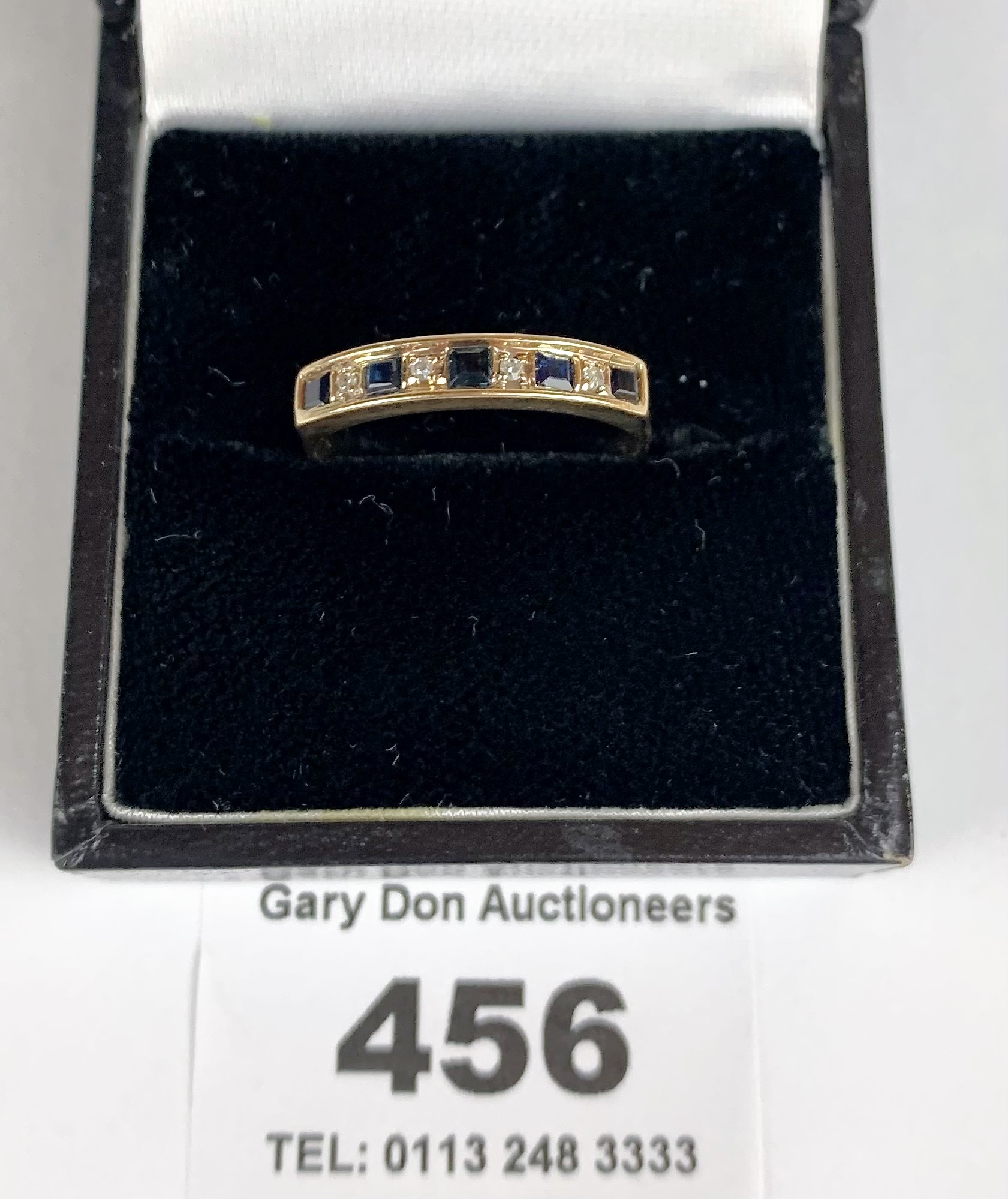 9k gold and red stone half eternity ring, w: 2.2gms, size P/Q - Image 5 of 5