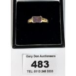 9k gold and pink stone ring, w: 2.7 gms, size H