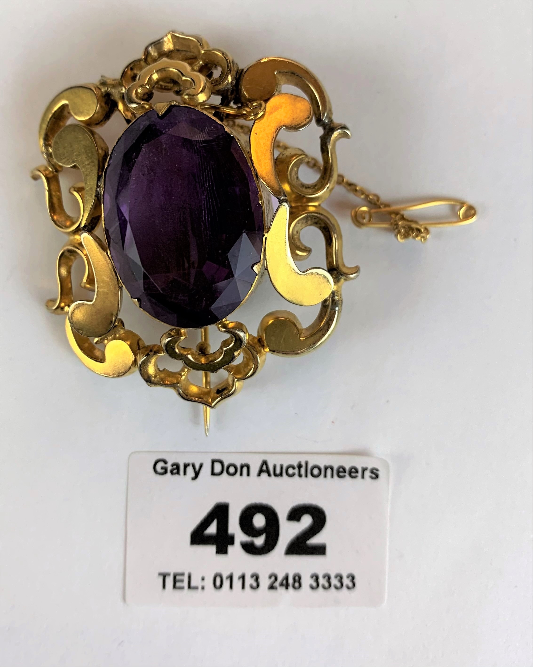 9k gold and purple stone brooch, w: 20gms, length 2” - Image 2 of 4