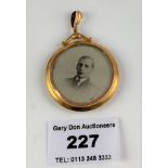 9k gold photo frame pendant, 1.5” diameter, w: 8 gms