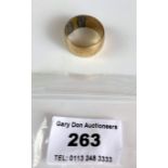 9k gold wedding band, size Z. W: 10.4 gms