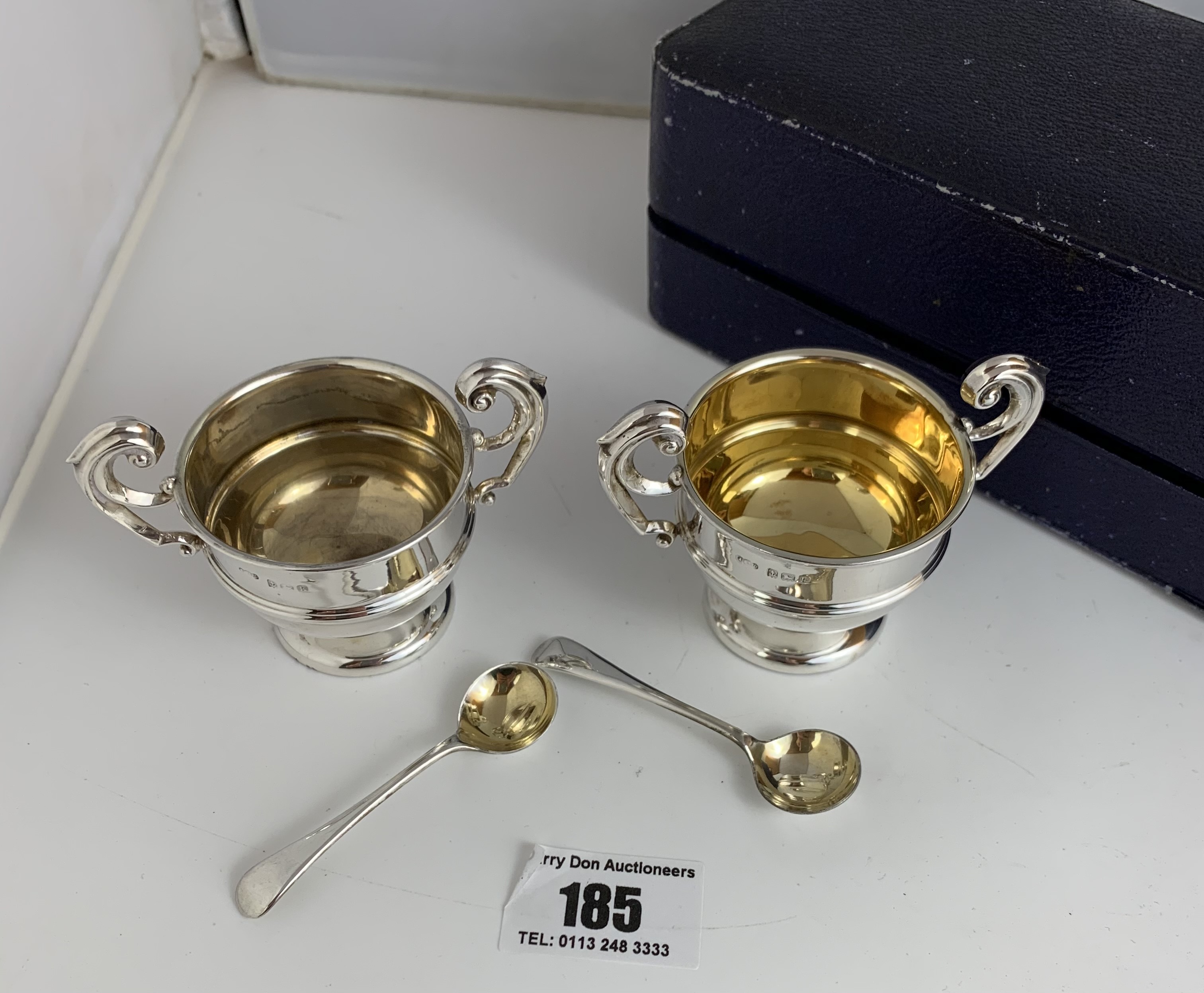 Cased pair of silver salts with spoons, Birmingham 1909, total w: 2.13 ozt - Image 4 of 7