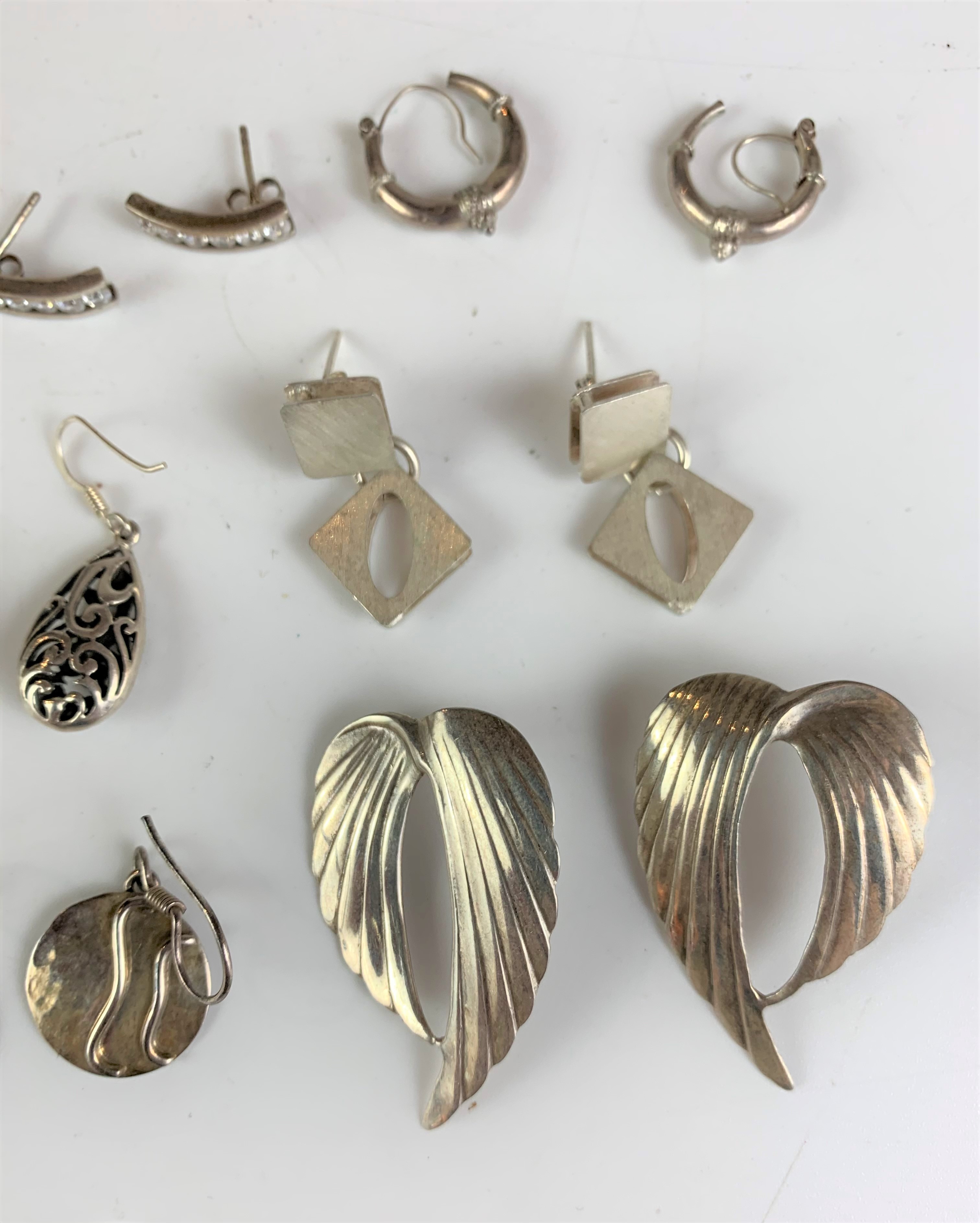 9 pairs of assorted silver earrings, total w: 1.5 ozt - Image 5 of 6