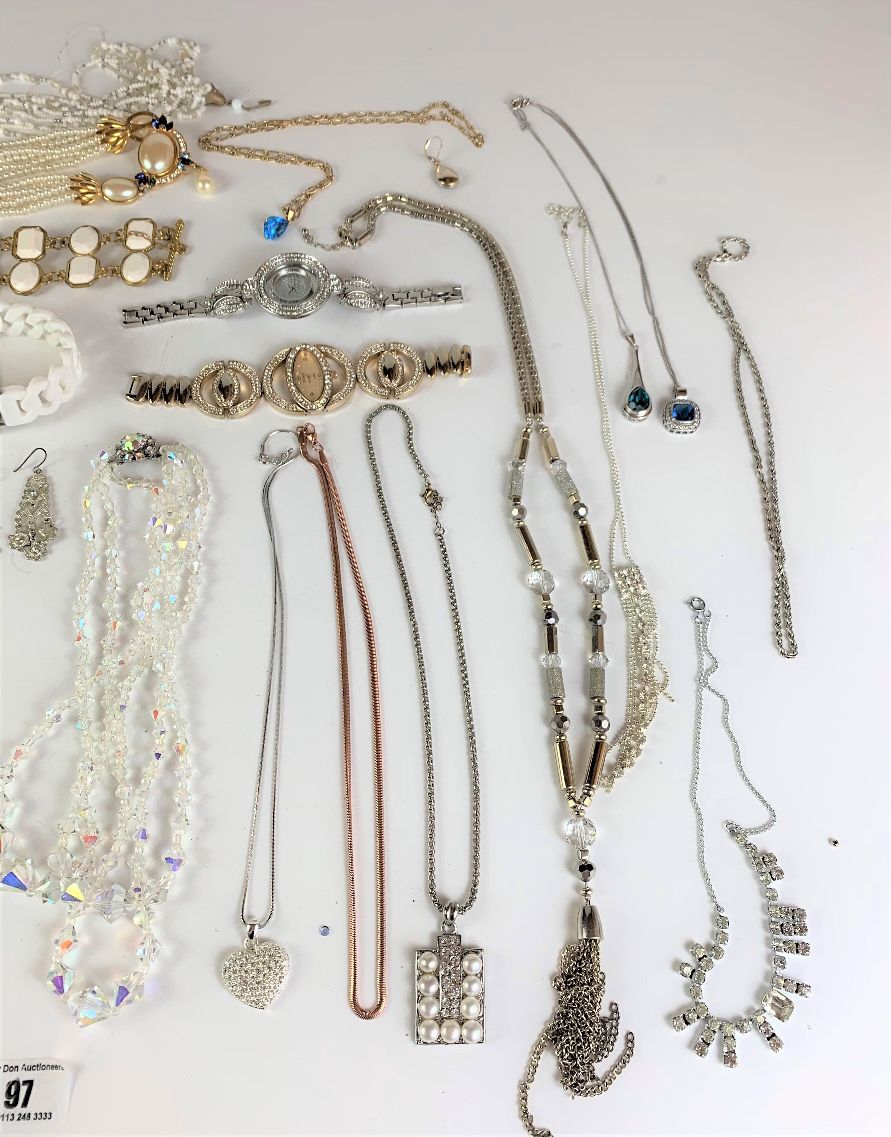 Large bag of assorted dress jewellery including necklaces, bracelets, earrings, etc. - Image 4 of 6