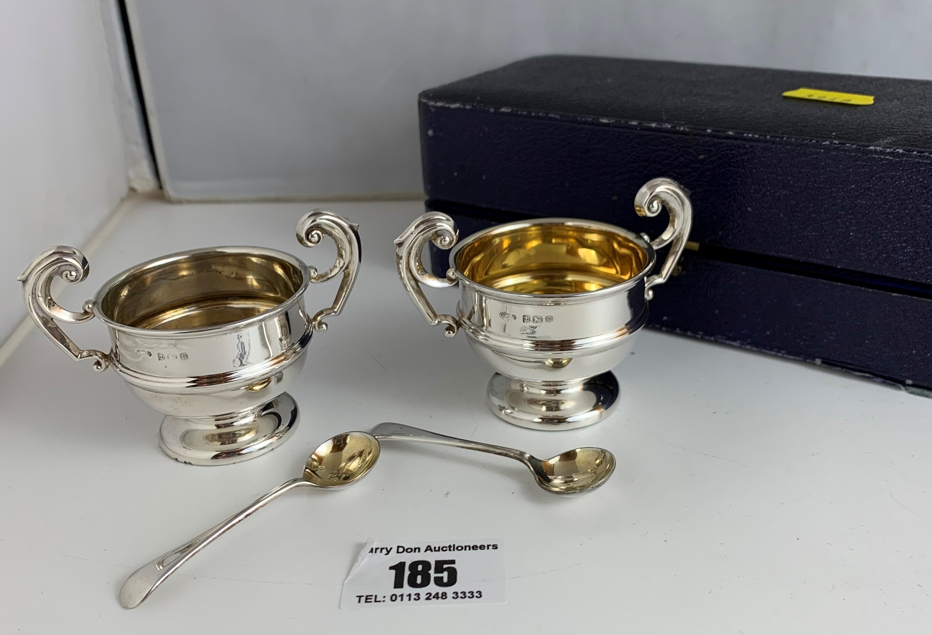 Cased pair of silver salts with spoons, Birmingham 1909, total w: 2.13 ozt - Image 3 of 7