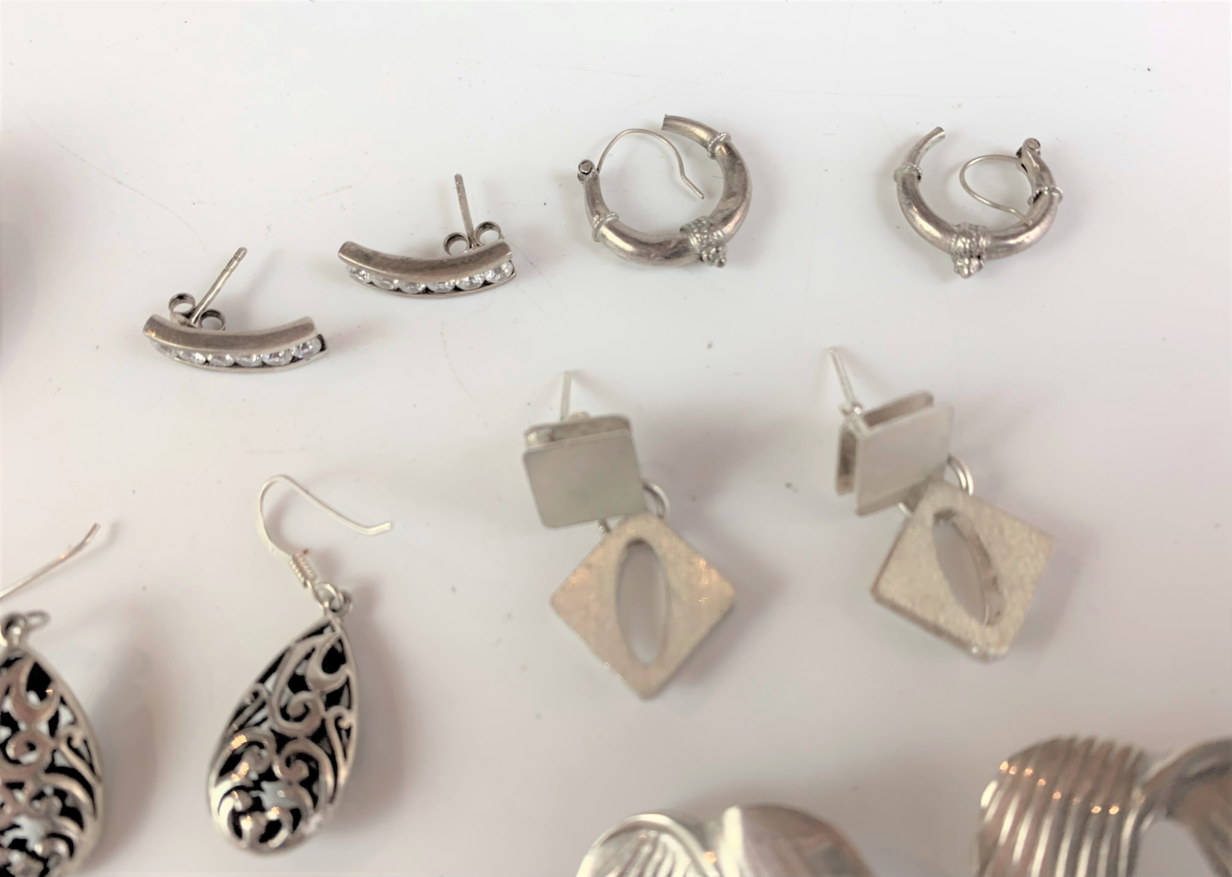 9 pairs of assorted silver earrings, total w: 1.5 ozt - Image 6 of 6