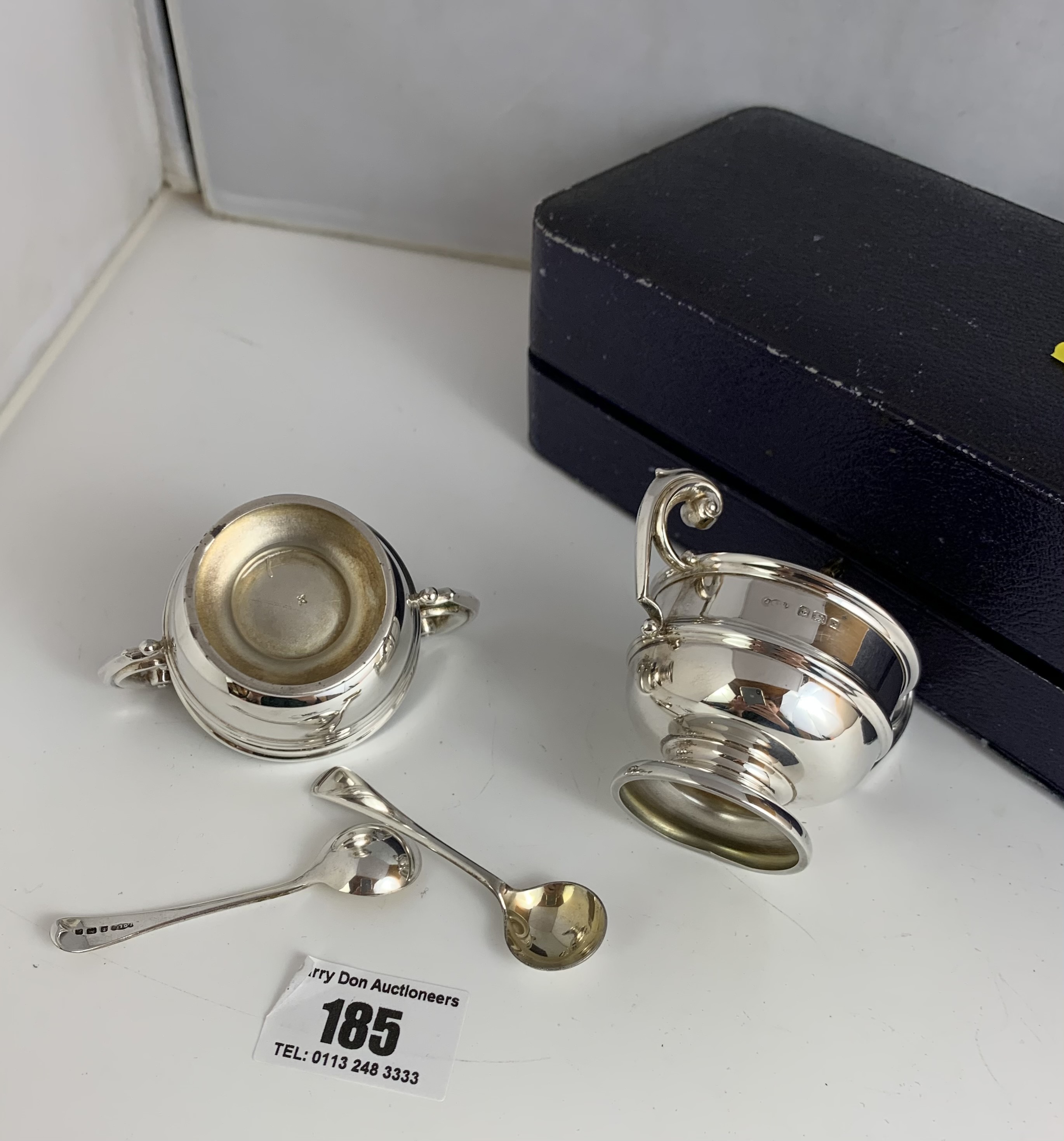 Cased pair of silver salts with spoons, Birmingham 1909, total w: 2.13 ozt - Image 5 of 7