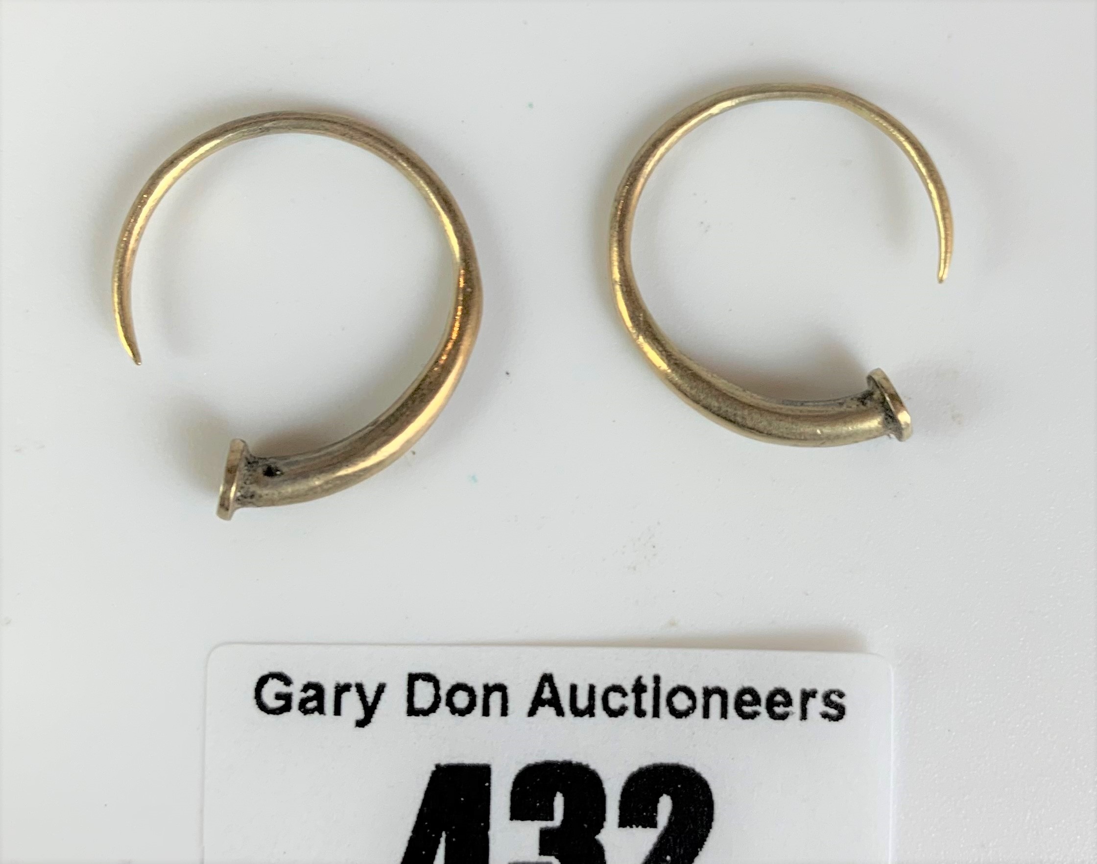 Pair of 9k gold hoop earrings, total w: 2 gms - Image 3 of 4