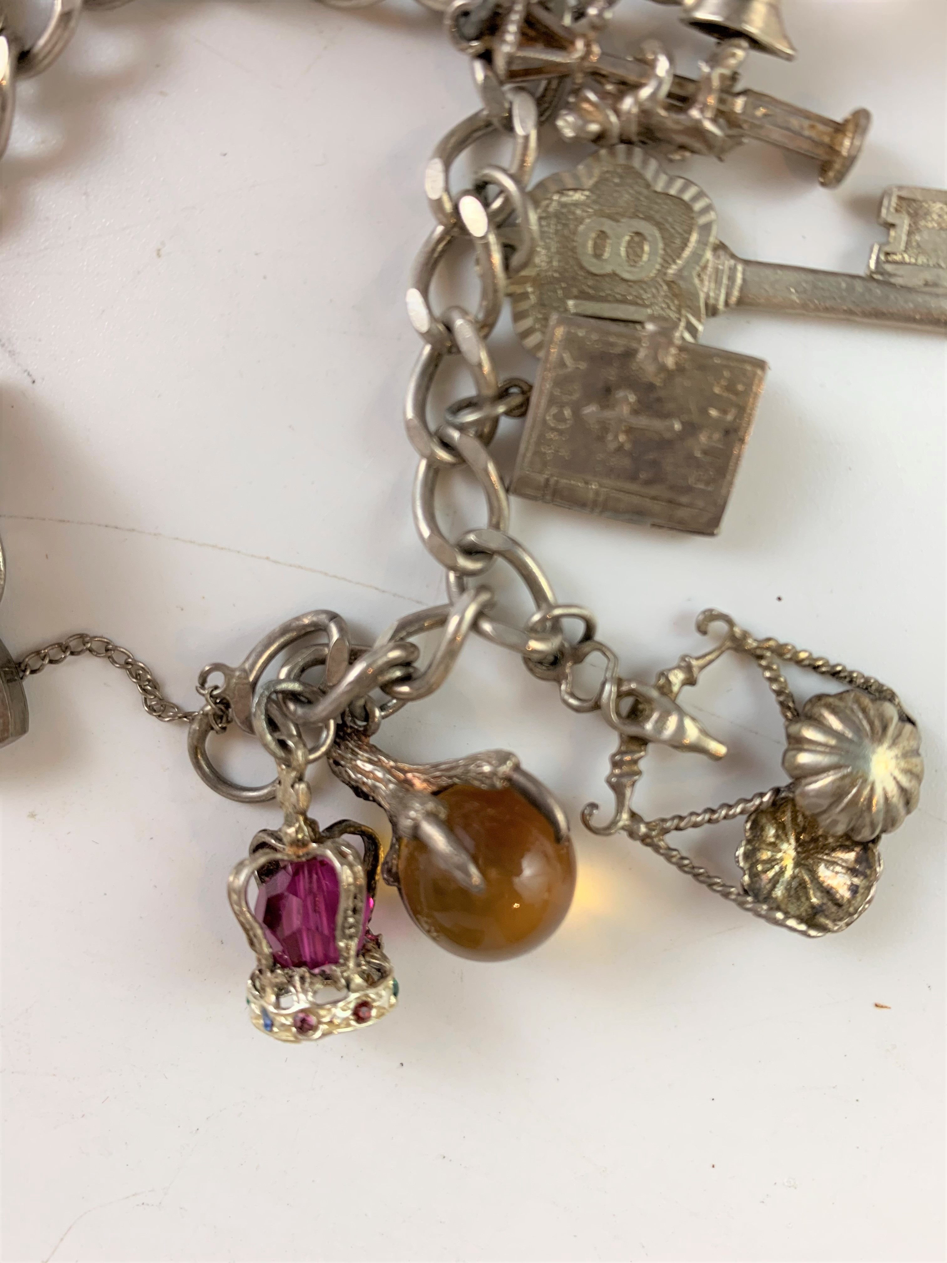 Silver charm bracelet with heart lock and 16 charms and additional boxed charm. - Image 7 of 10