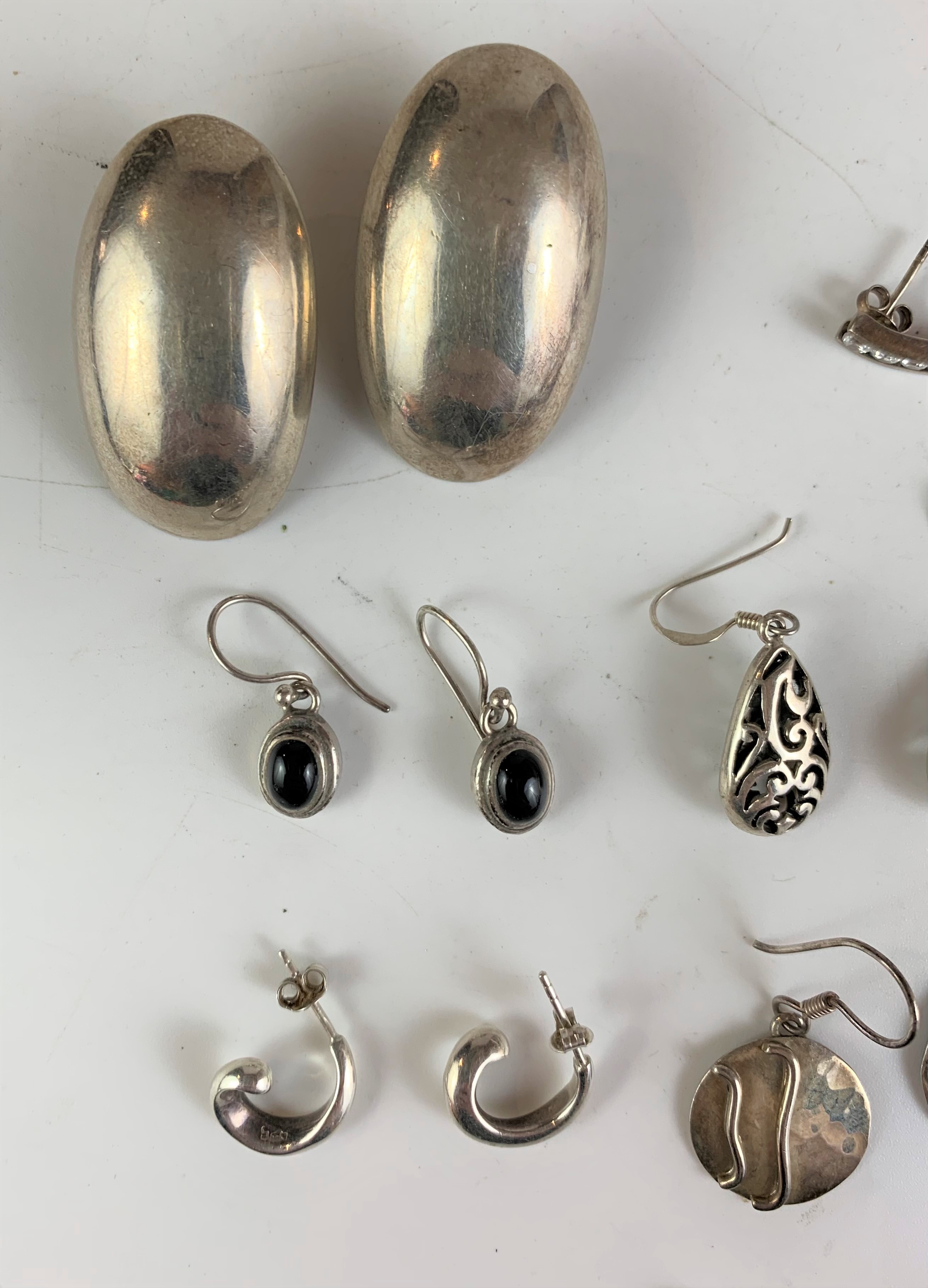 9 pairs of assorted silver earrings, total w: 1.5 ozt - Image 3 of 6