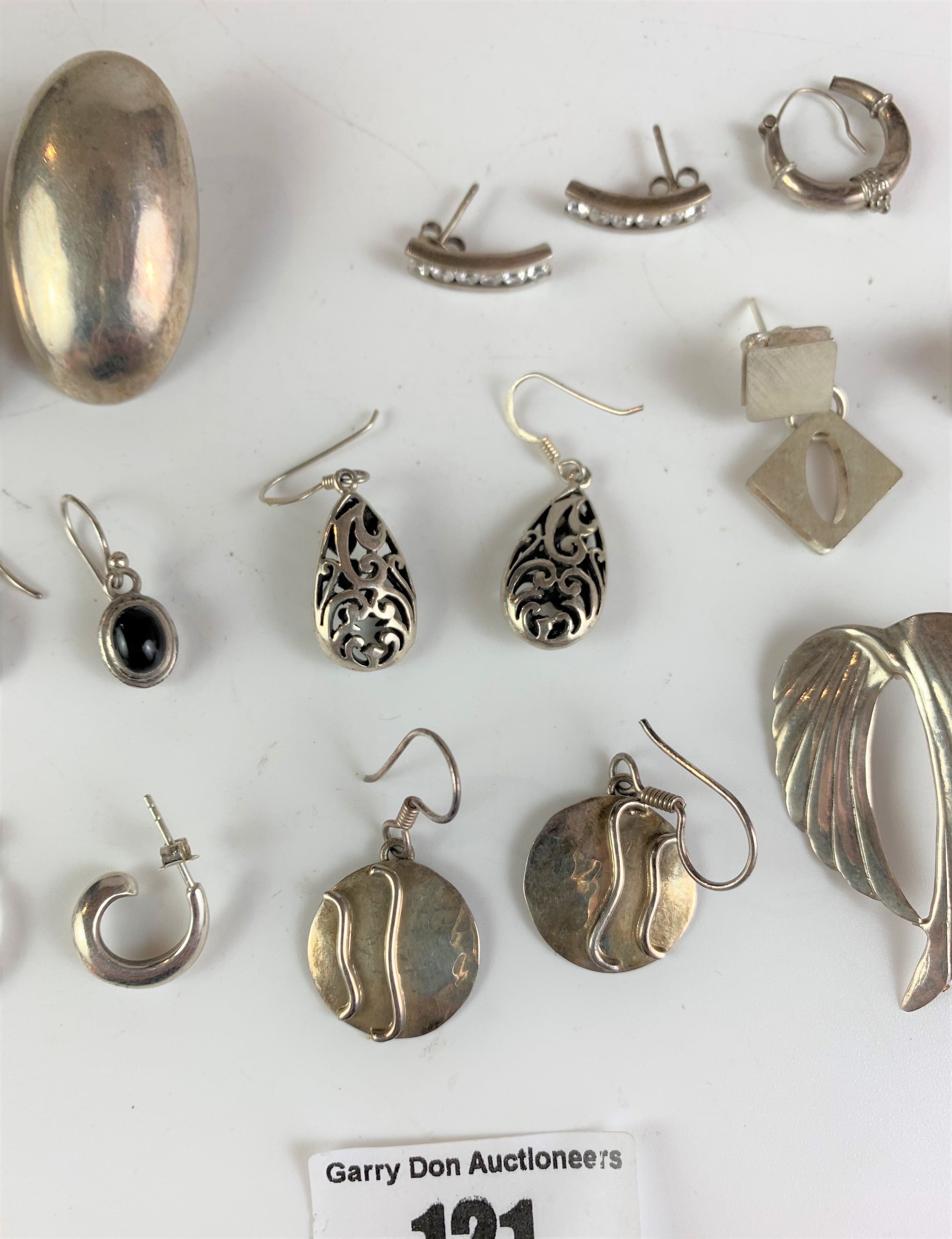 9 pairs of assorted silver earrings, total w: 1.5 ozt - Image 4 of 6