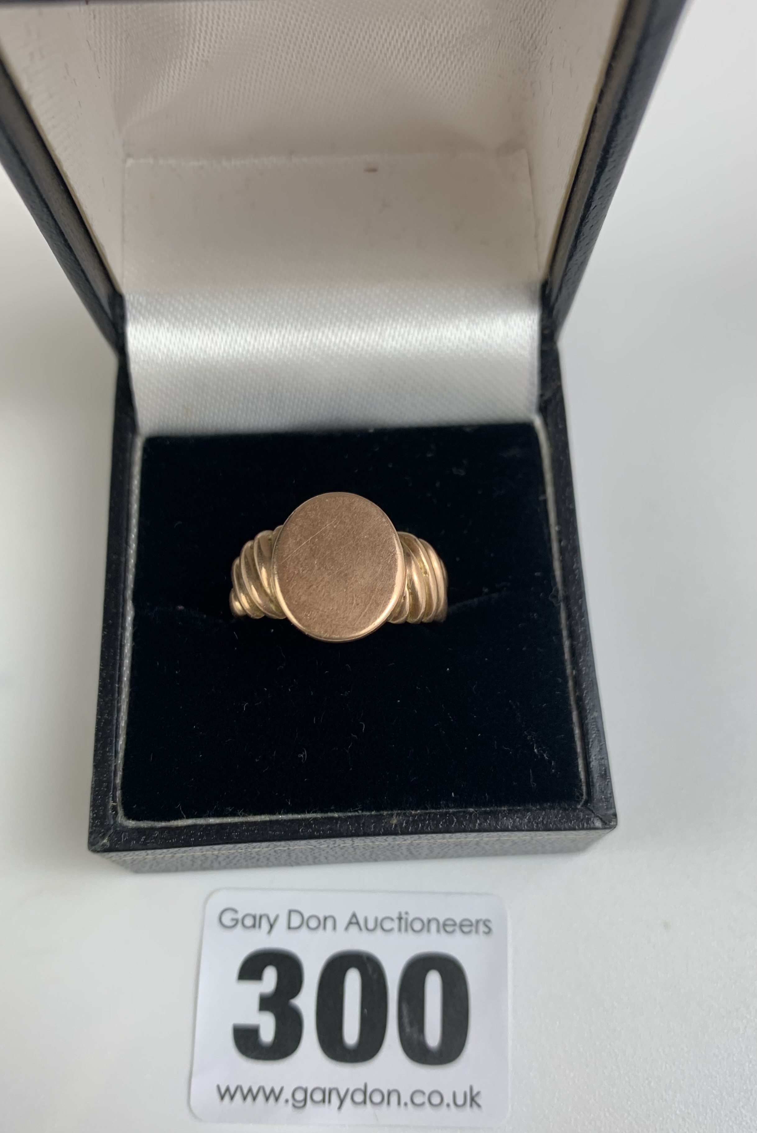 9k gold signet ring, size P, w: 6.1 gms - Image 3 of 5