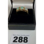 18k gold and opal 3 stone ring, size Q, w: 3.2 gms