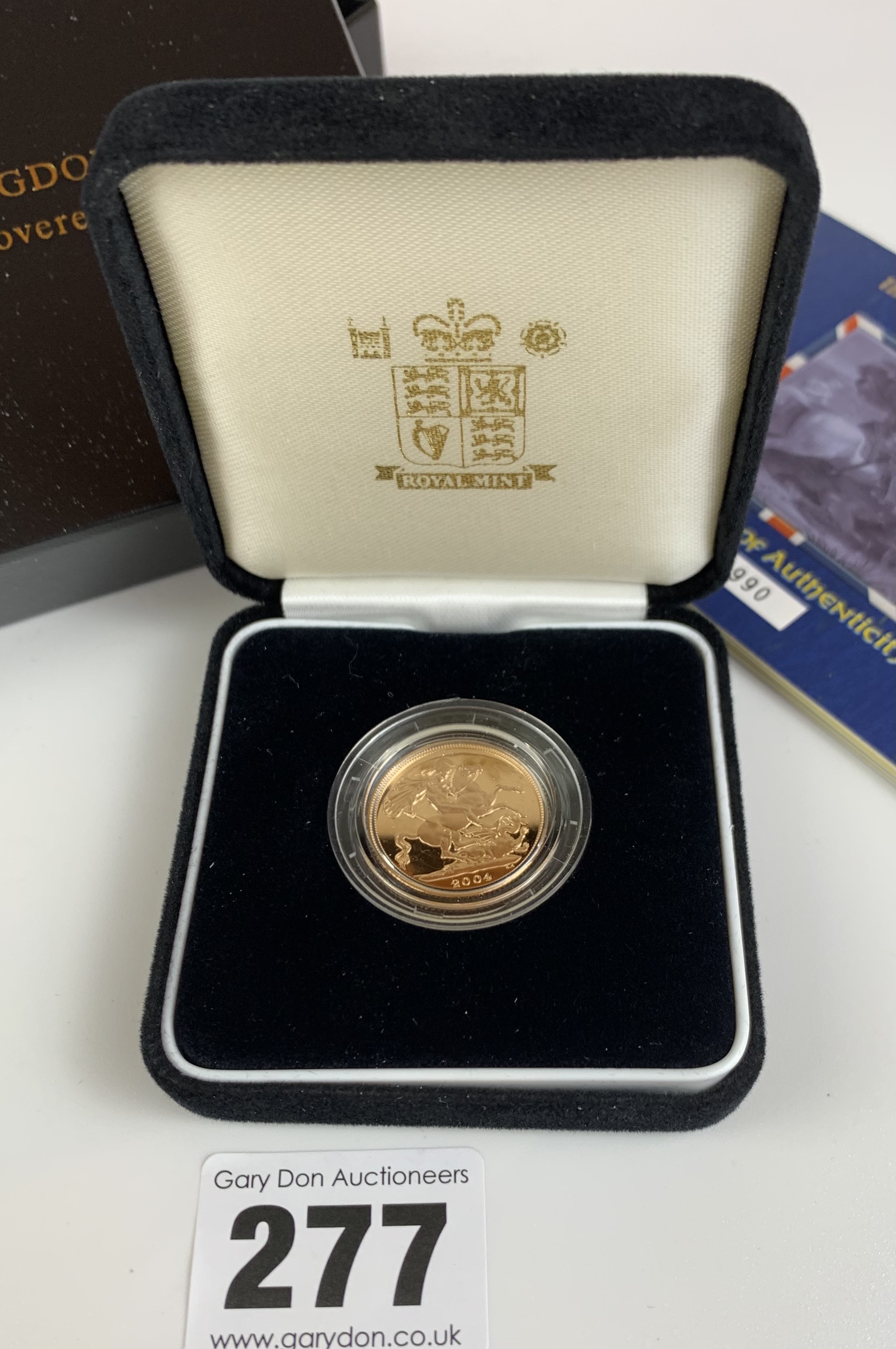 Gold proof full sovereign 2004 in original box with certificate of authenticity - Image 2 of 4