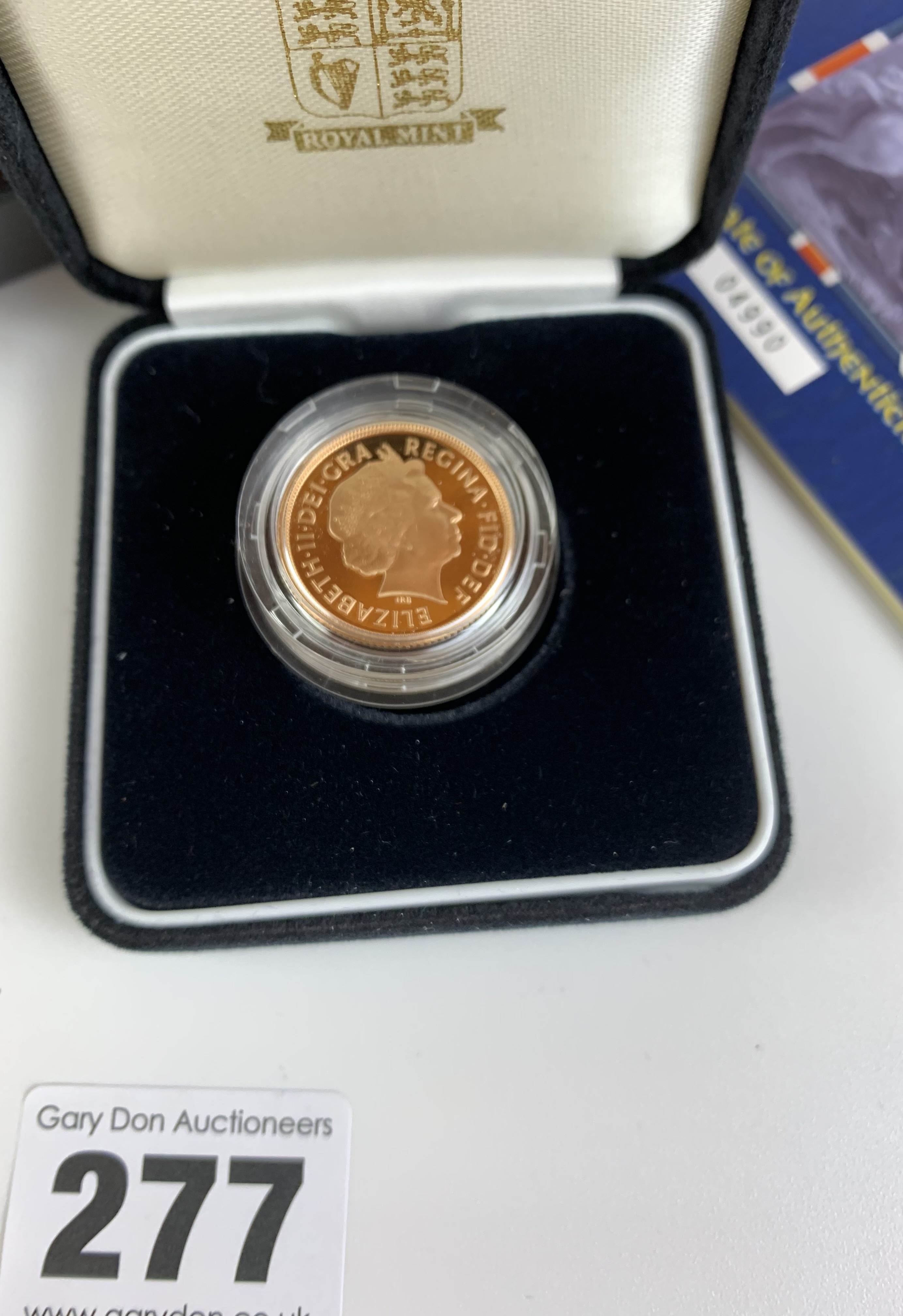 Gold proof full sovereign 2004 in original box with certificate of authenticity - Image 3 of 4