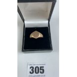 9k gold signet ring, size Q, w: 5.6 gms