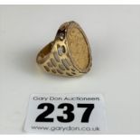 Full sovereign 1928 in 9k gold ring, size Q, total w: 12.4 gms