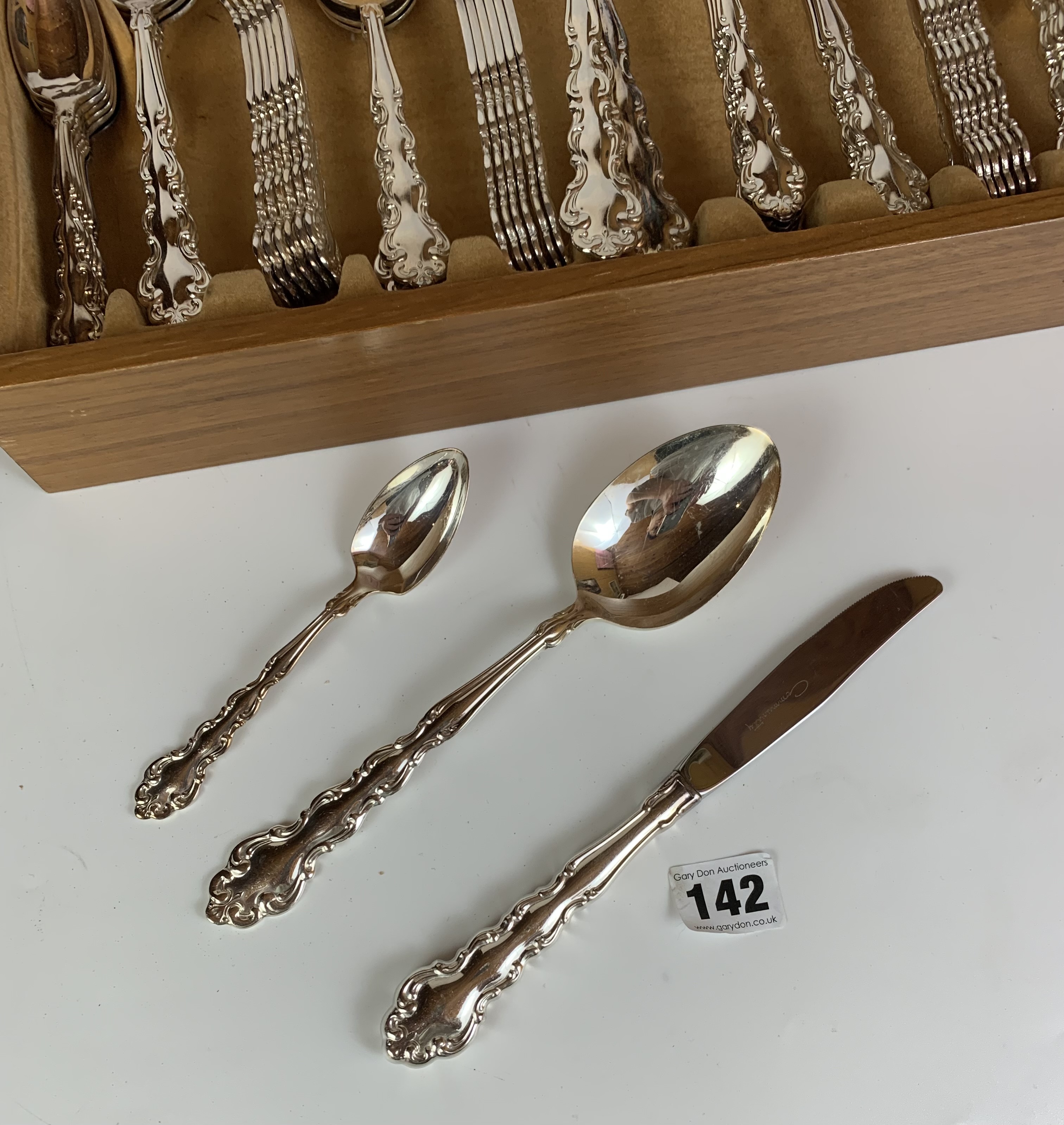 Cutlery drawer containing full set of 64 pieces of Community stainless steel cutlery - Image 3 of 4