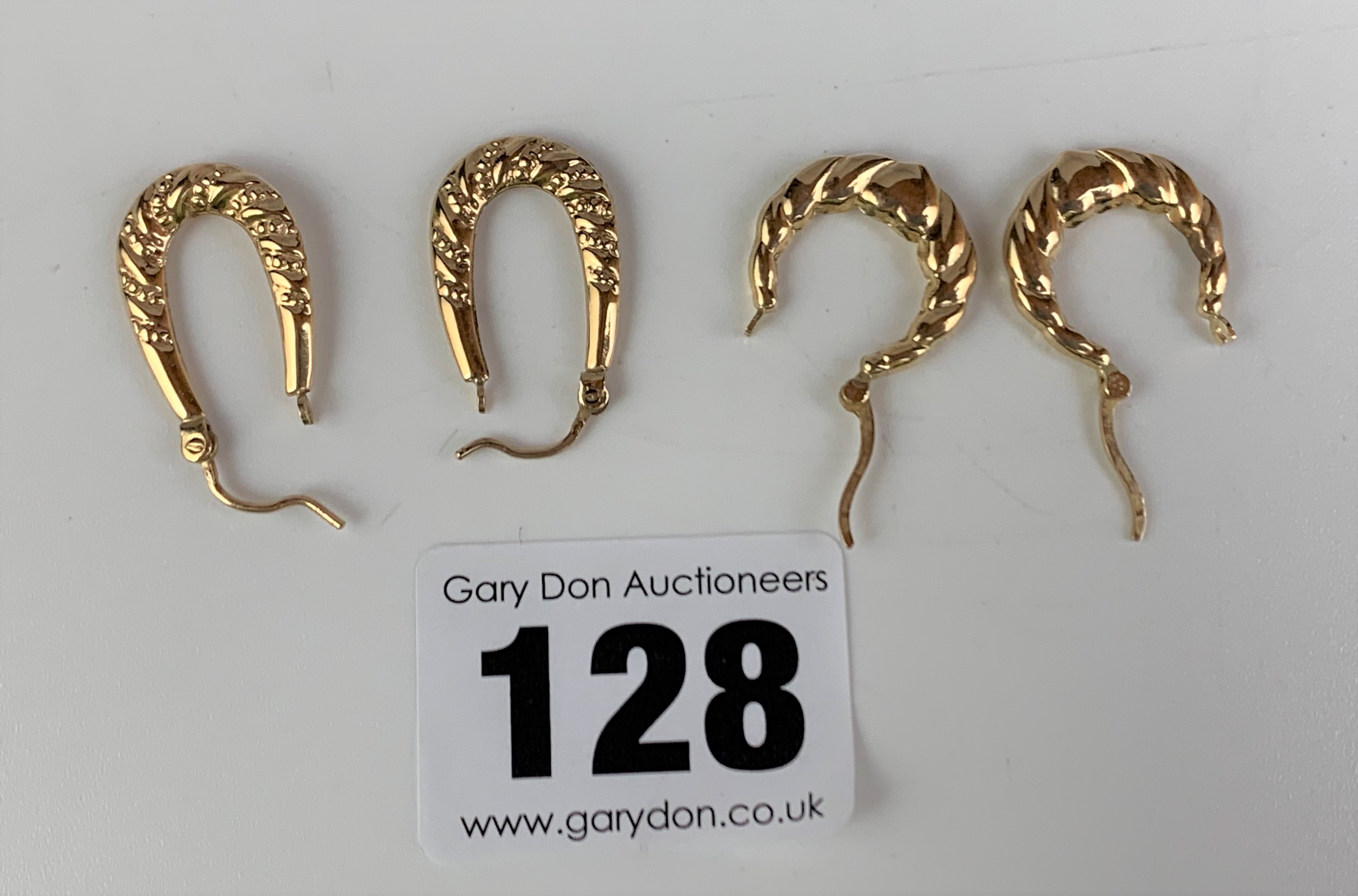 2 pairs of 9k gold hoop earrings, total w: 2.1 gms - Image 3 of 3
