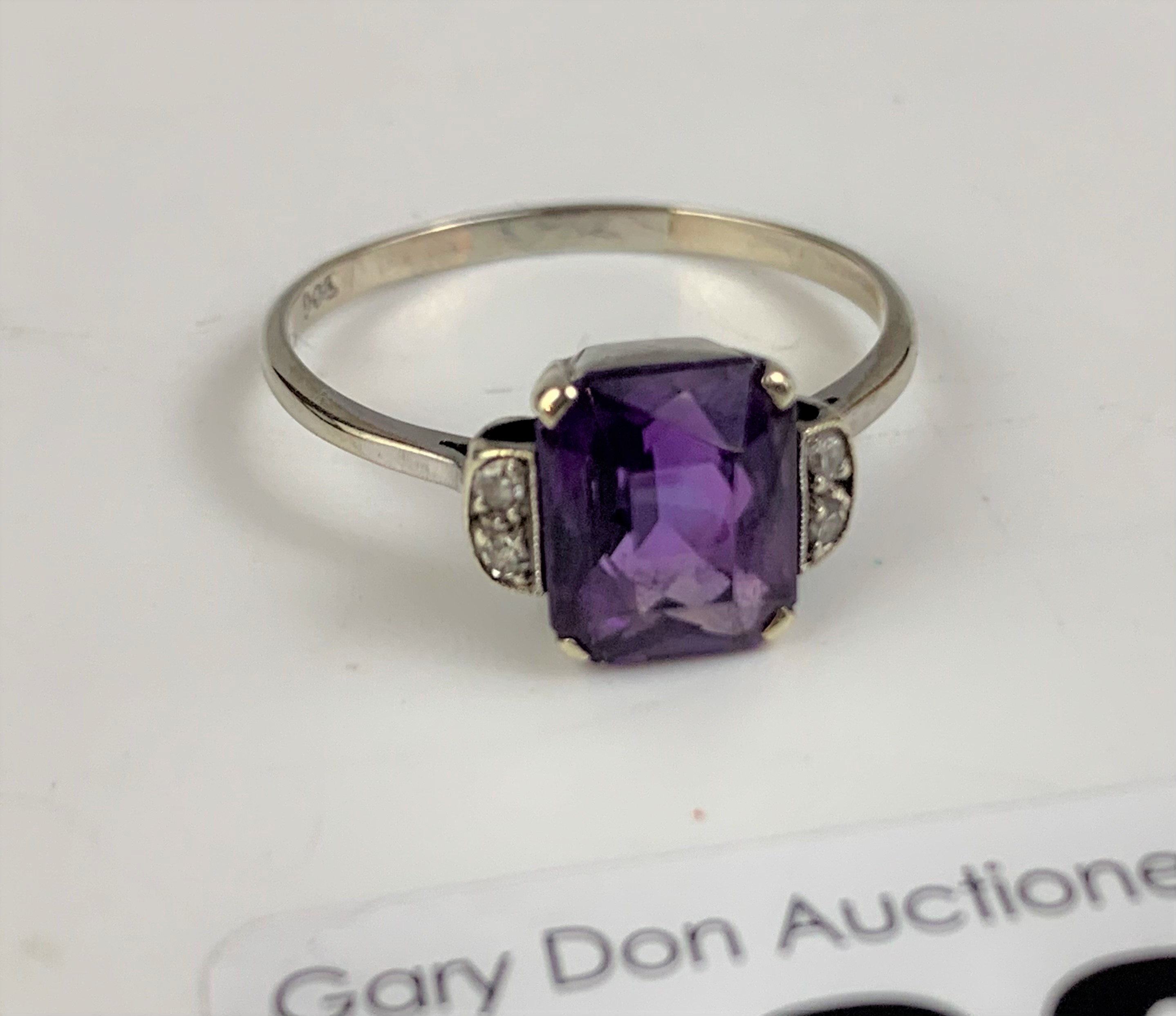 9k gold and purple stone ring, size R/S, w: 2.1 gms - Image 2 of 6