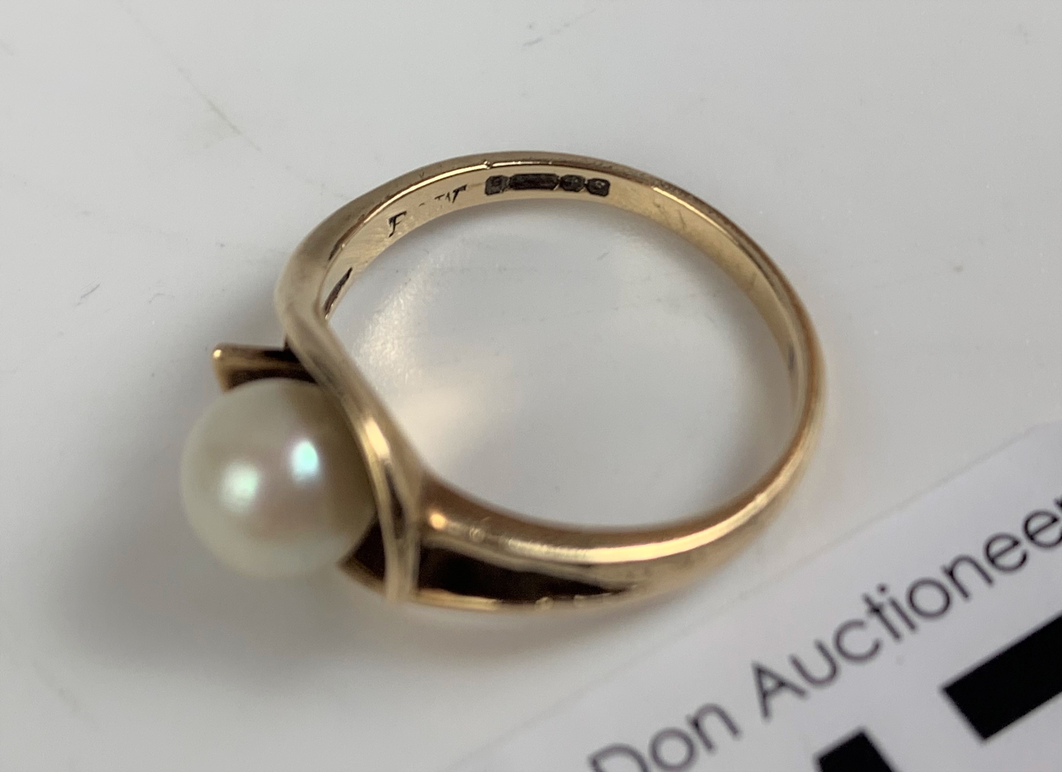 9k gold and pearl ring, size N, w: 2.7 gms - Image 4 of 6