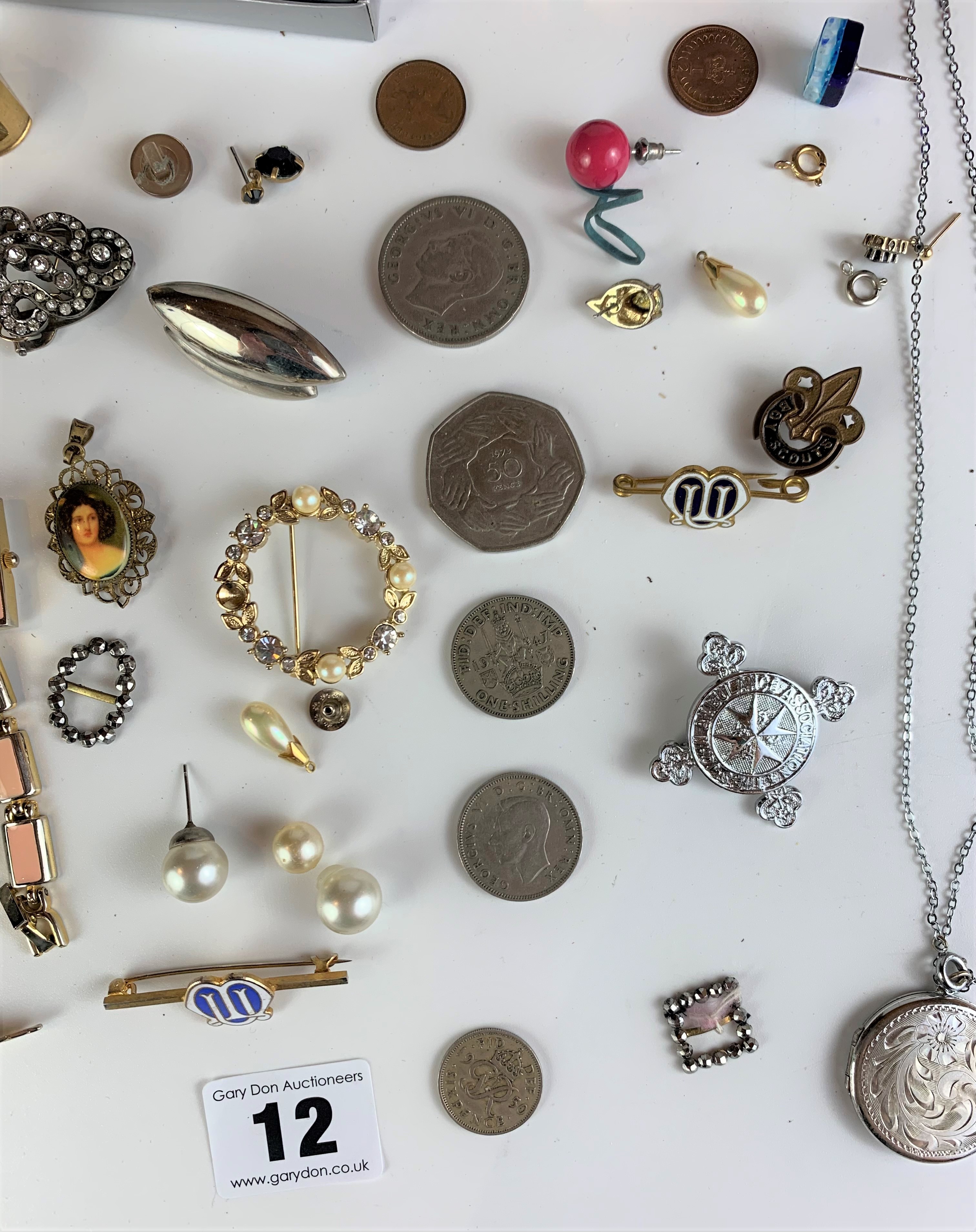 Dress jewellery including brooches, earrings, rings, souvenir spoon, odd coins and Azur watch - Image 4 of 9