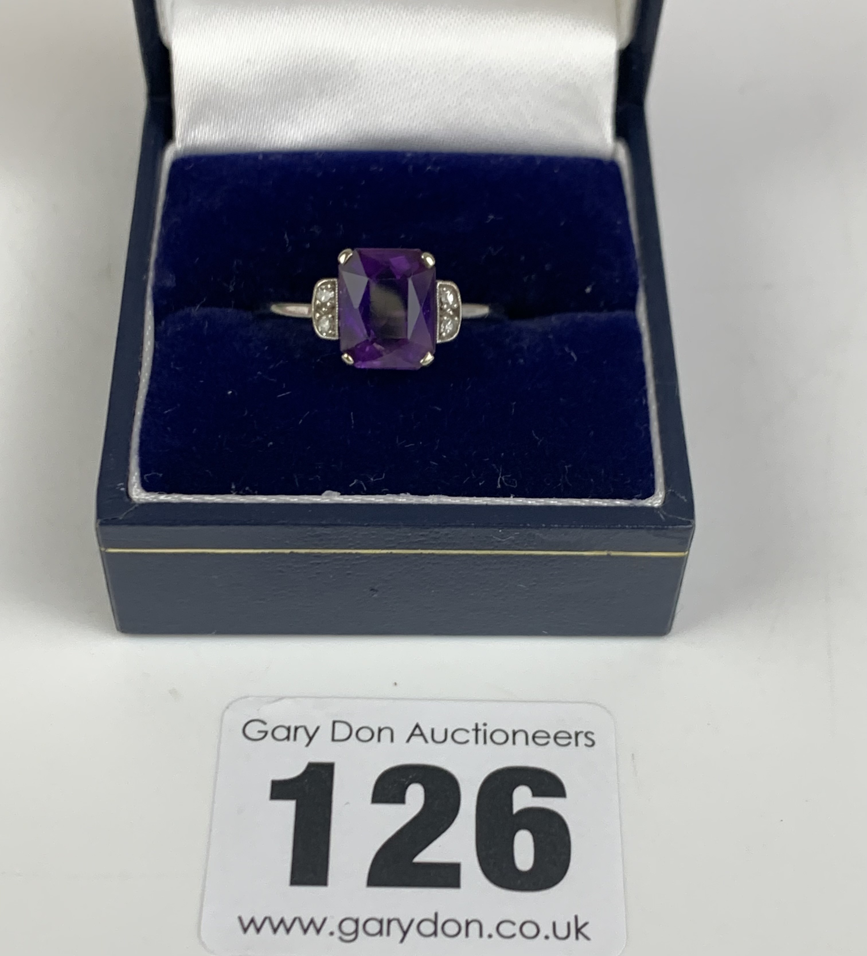 9k gold and purple stone ring, size R/S, w: 2.1 gms