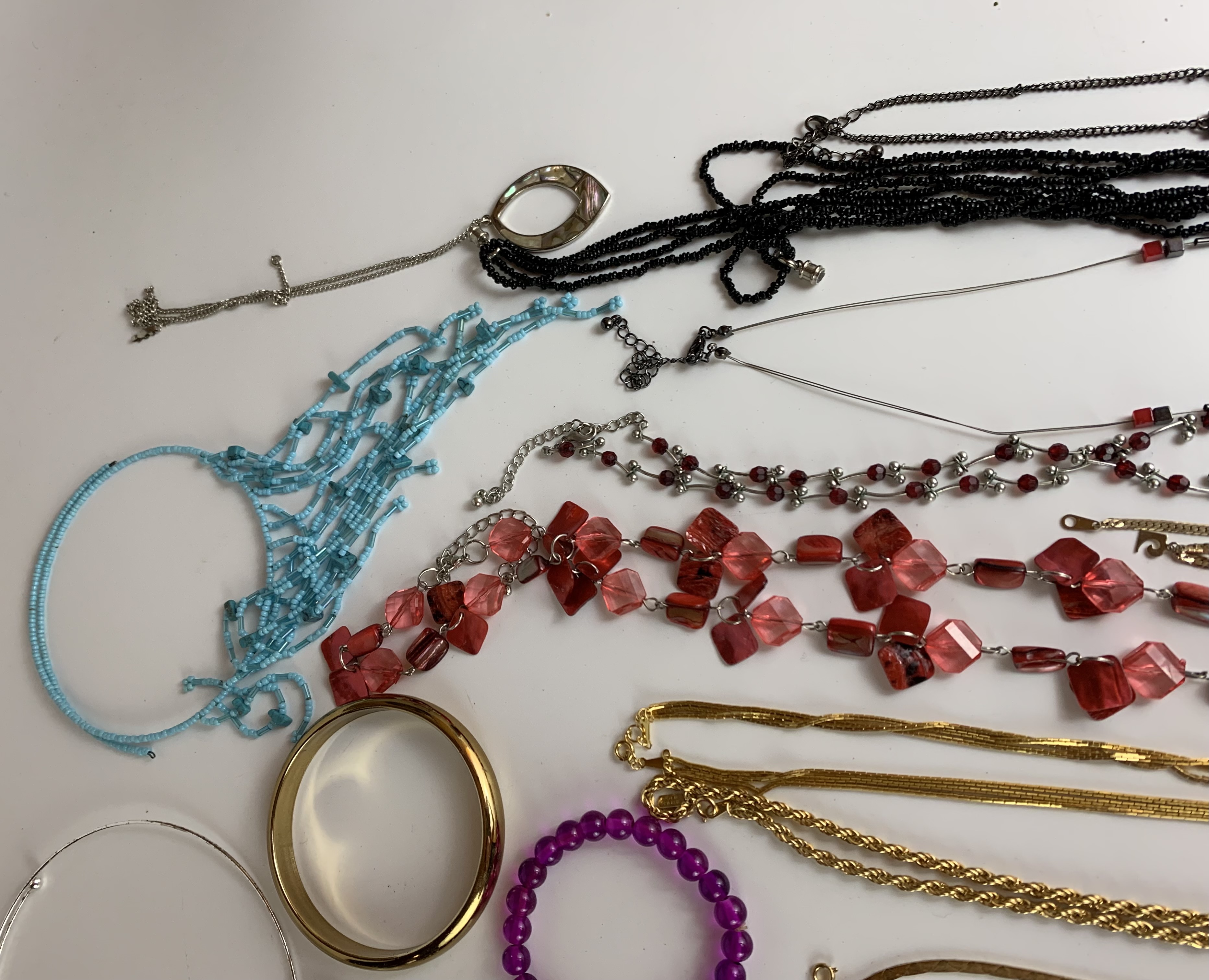 Dress jewellery including necklaces, beads, bracelets, rings etc. - Image 12 of 14