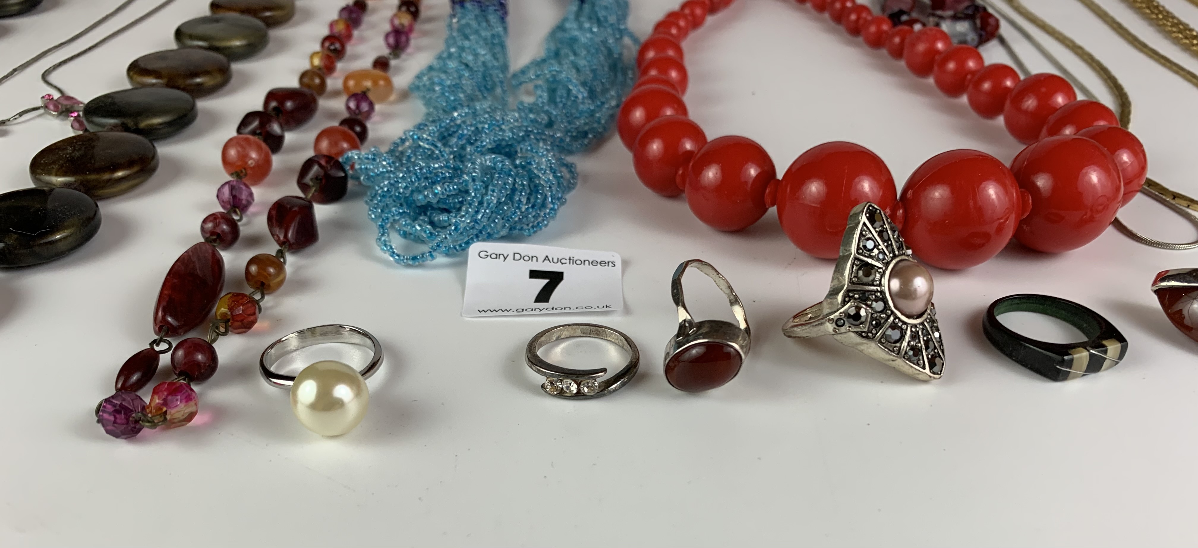 Dress jewellery including necklaces, beads, bracelets, rings etc. - Image 13 of 14