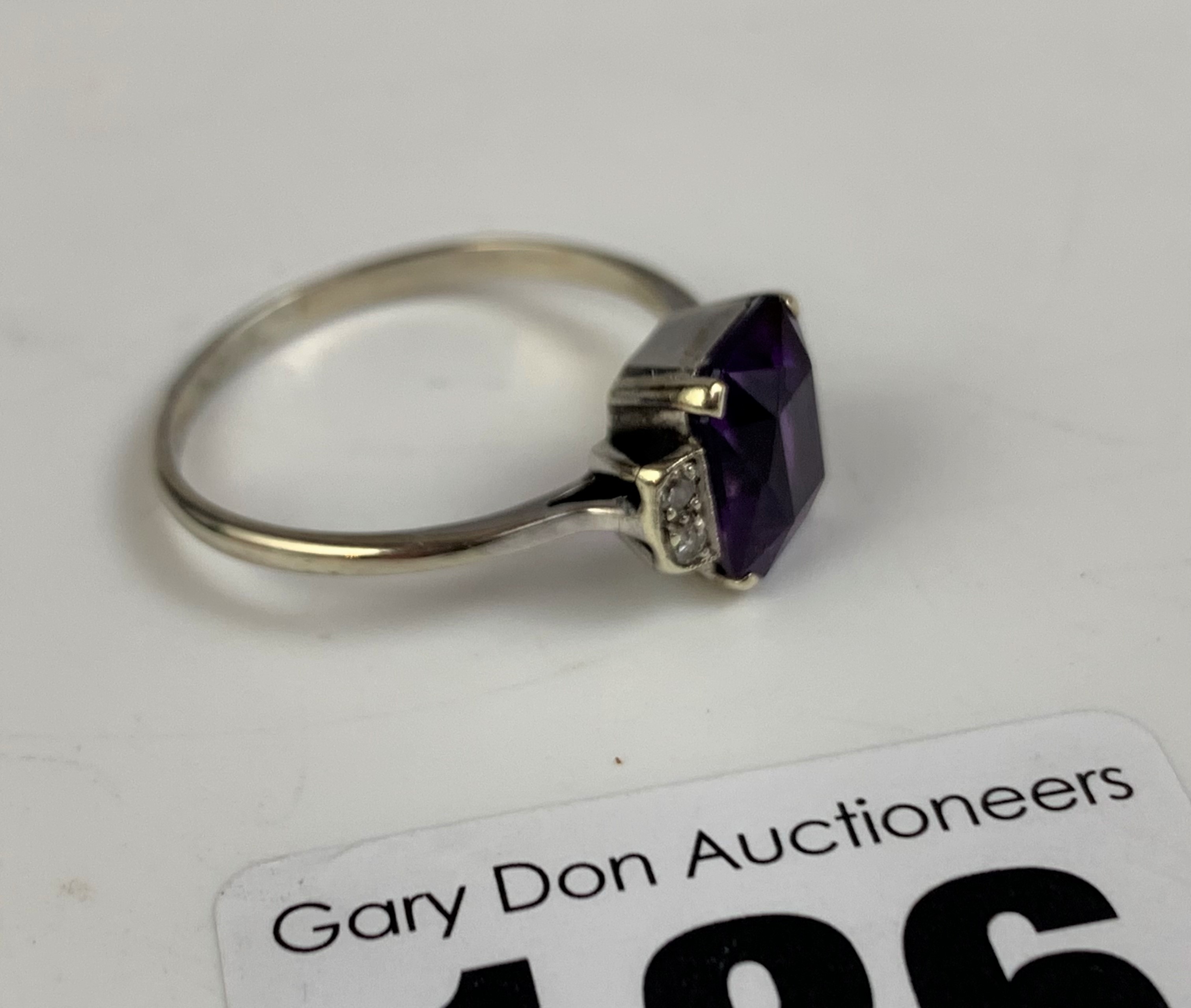 9k gold and purple stone ring, size R/S, w: 2.1 gms - Image 3 of 6