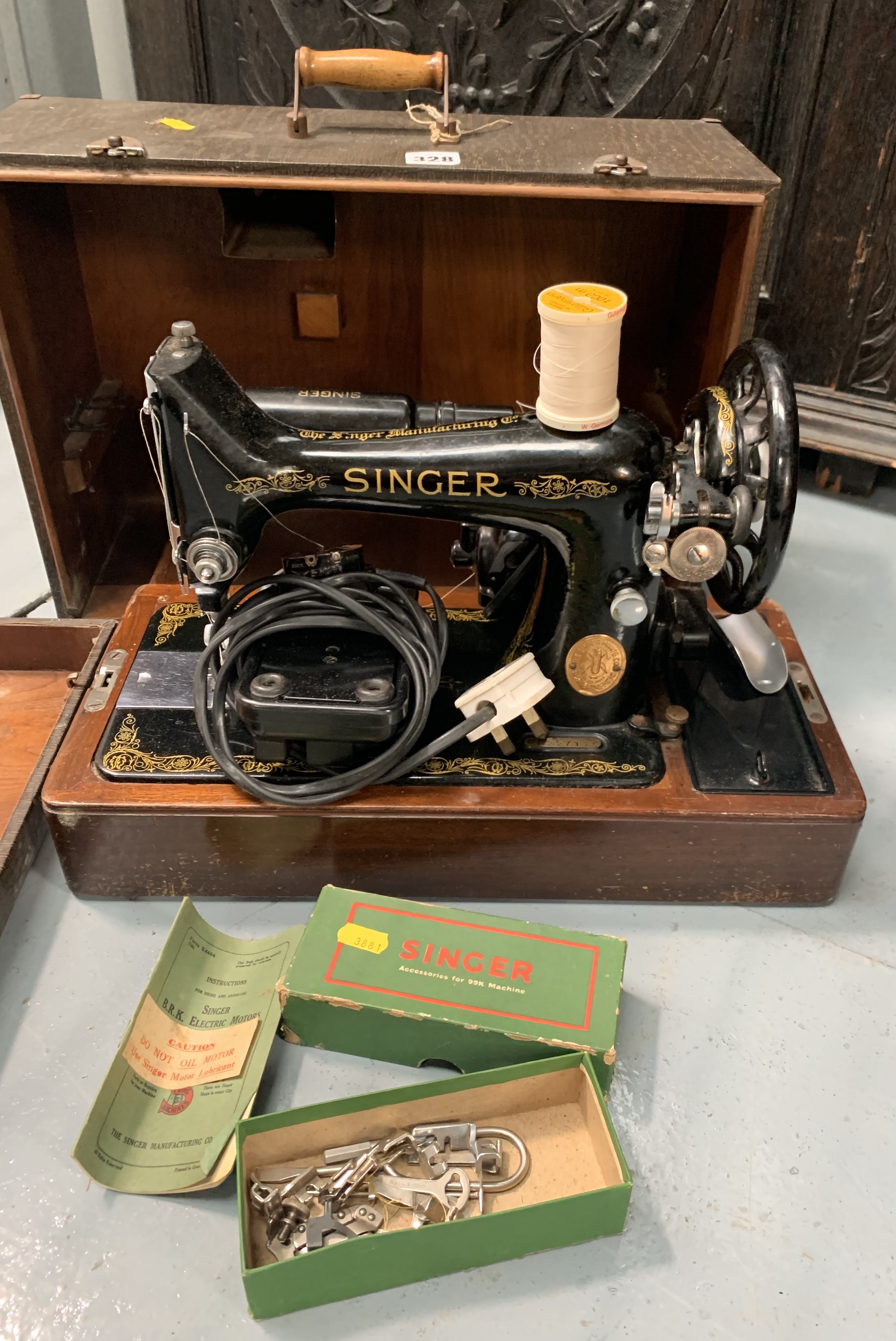 Singer sewing machine in case with accessories - Image 2 of 4