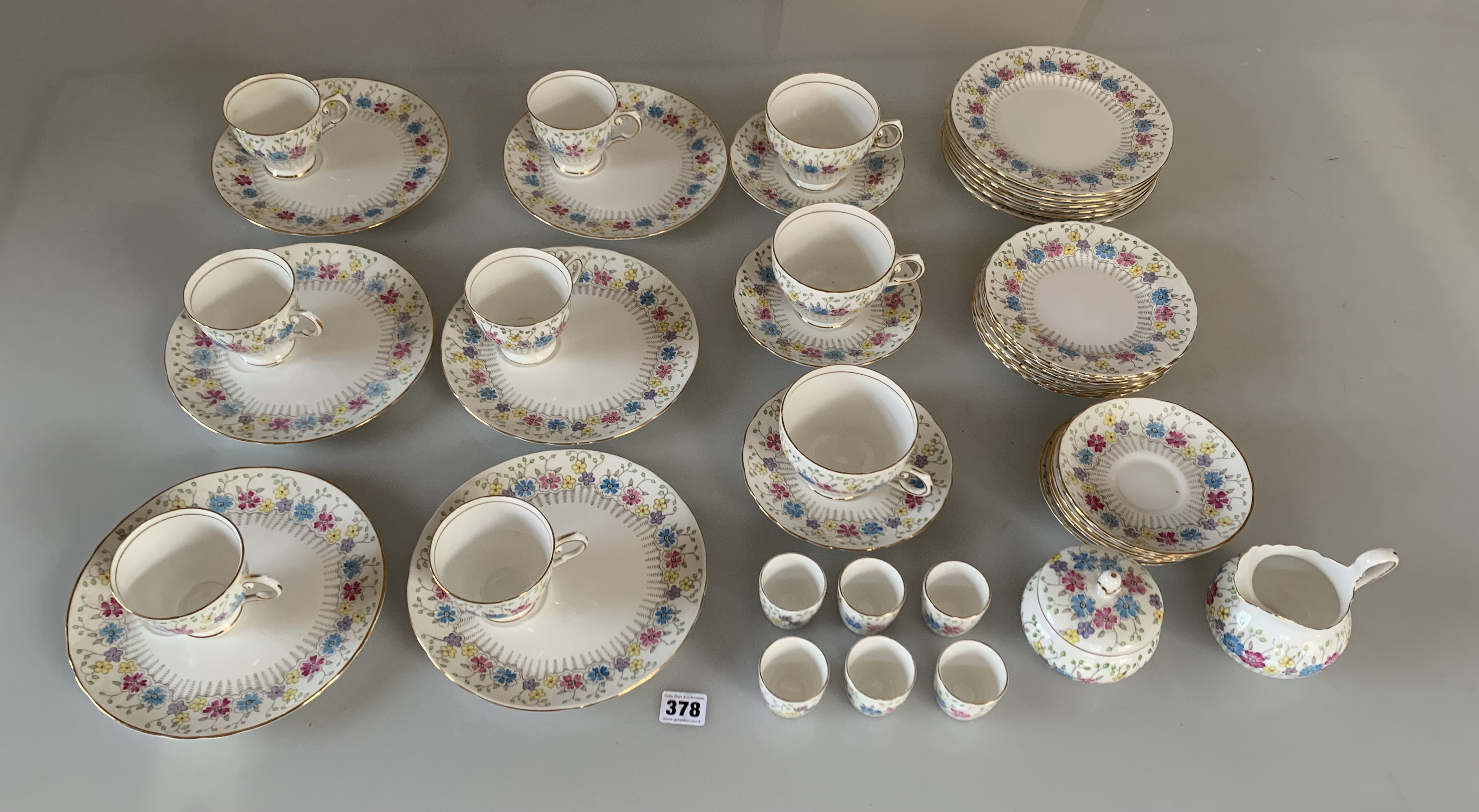 44 piece part Tuscan china tea service comprising 6 cups, 6 saucers, 3 large cups, 3 large - Image 2 of 5
