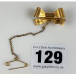 9k gold bow shaped brooch, length 1.25”, w: 2.7 gms