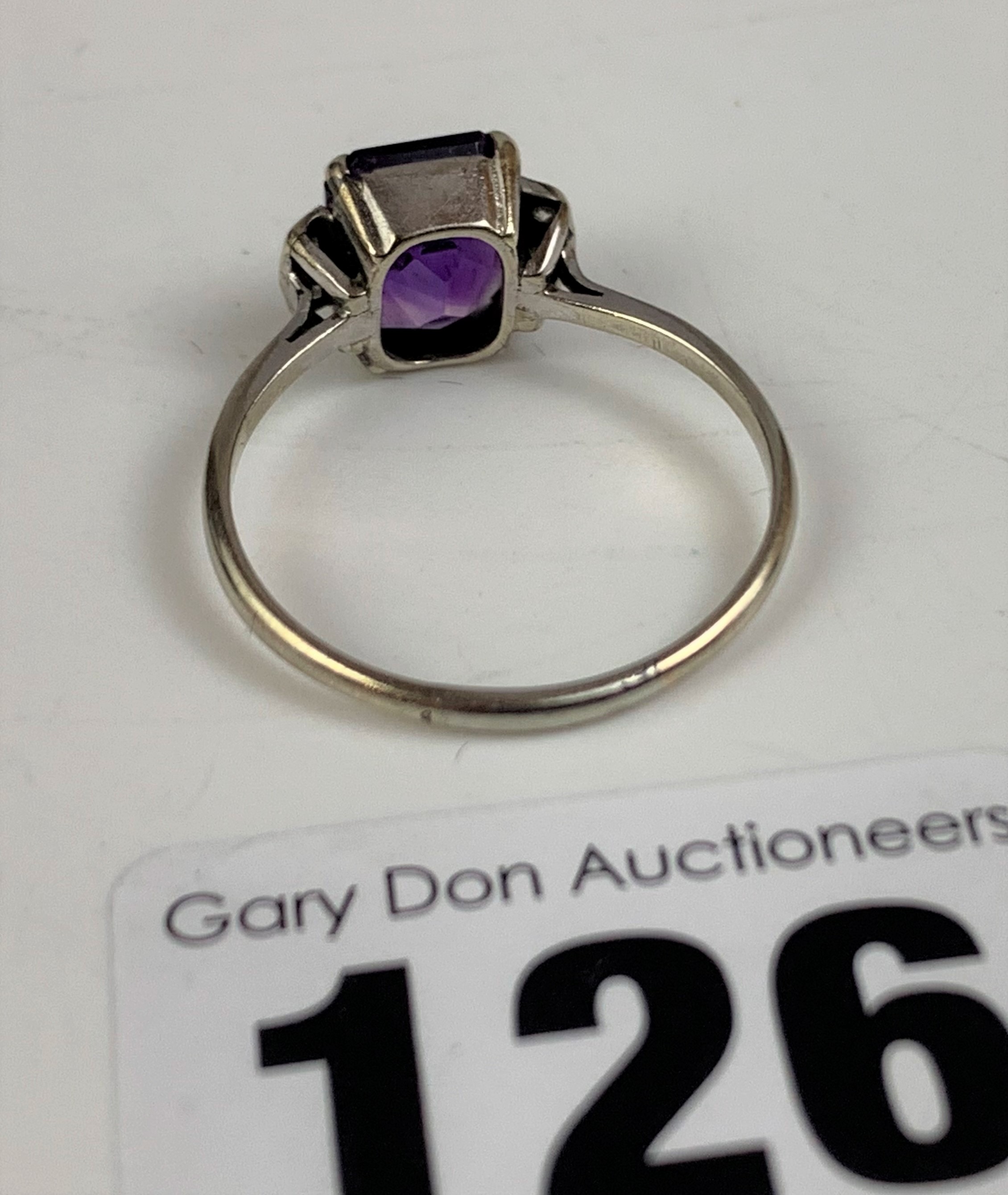 9k gold and purple stone ring, size R/S, w: 2.1 gms - Image 4 of 6