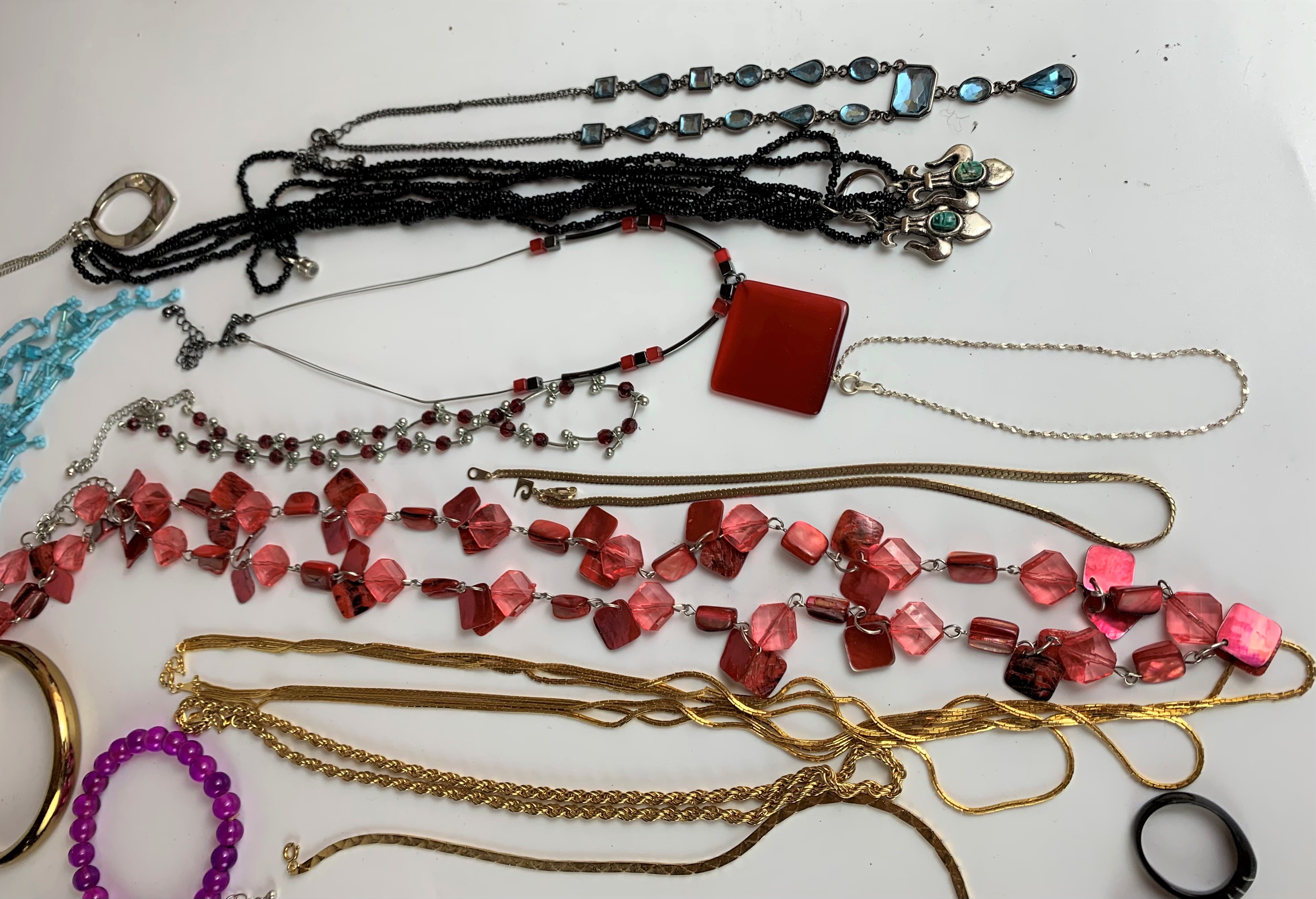 Dress jewellery including necklaces, beads, bracelets, rings etc. - Image 11 of 14