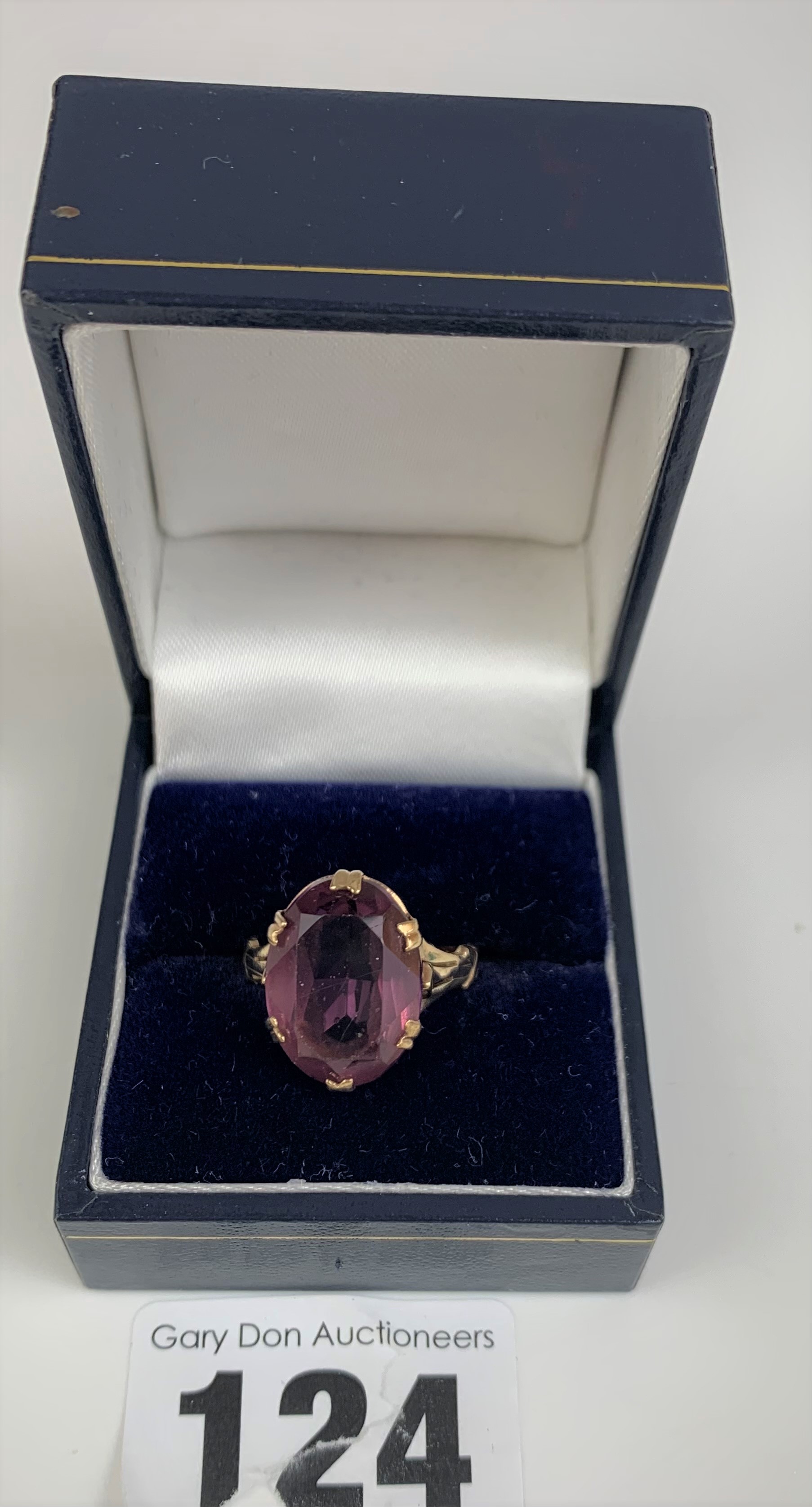 9k gold and pink stone ring, size M, w: 3.9 gms