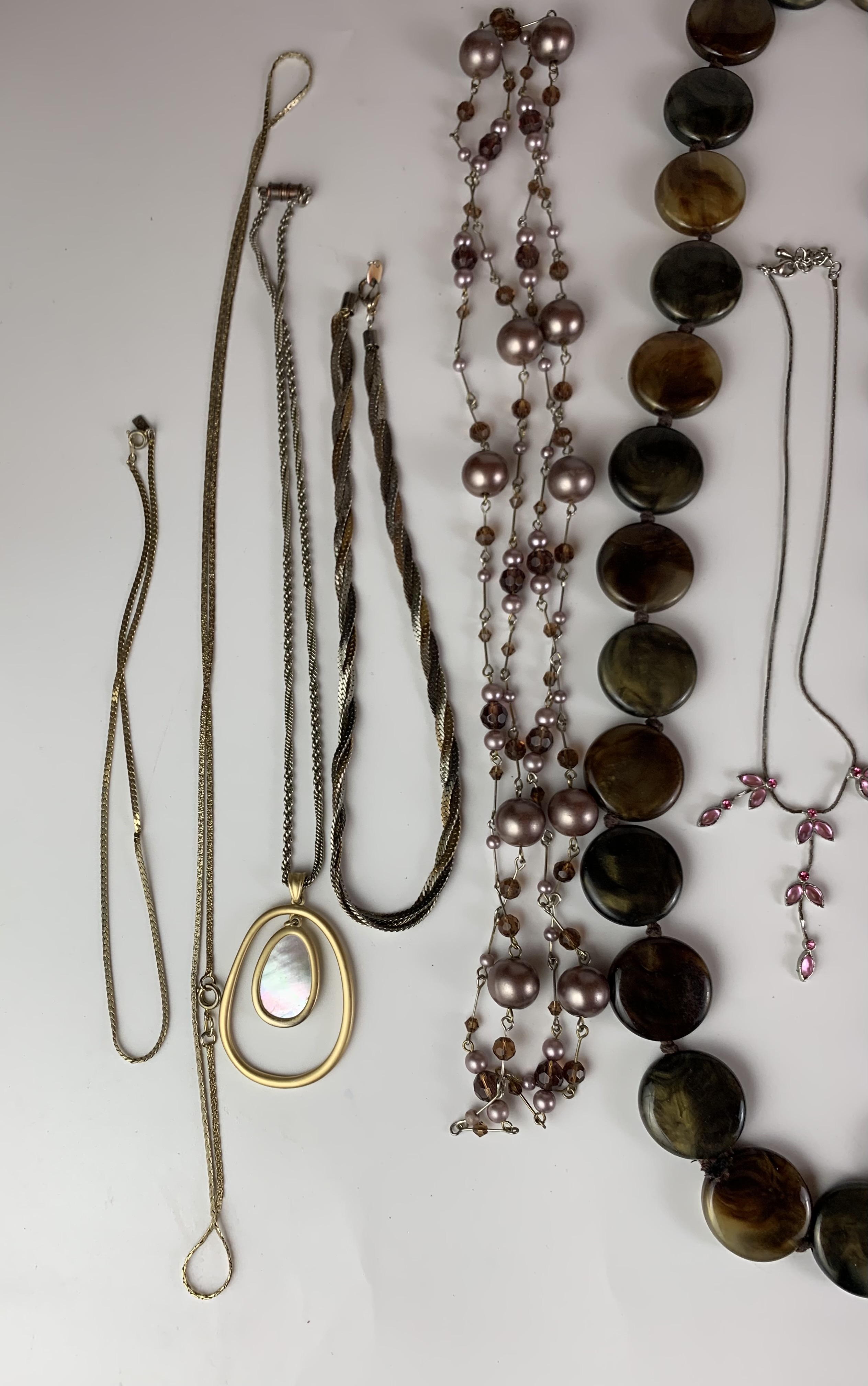 Dress jewellery including necklaces, beads, bracelets, rings etc. - Image 4 of 14
